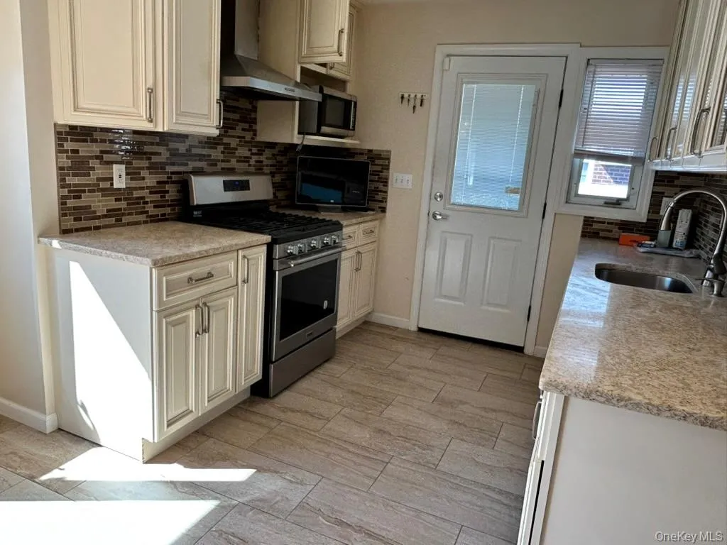 67 Emerson Avenue, Hempstead, NY, 3 Bedrooms Bedrooms, 8 Rooms Rooms,2 BathroomsBathrooms,Residential Lease,For Rent,Emerson,0,1003358 67 Emerson Avenue, Hempstead, NY, 3 Bedrooms Bedrooms, 8 Rooms Rooms,2 BathroomsBathrooms,Residential Lease,For Rent,Emerson,0,1003358