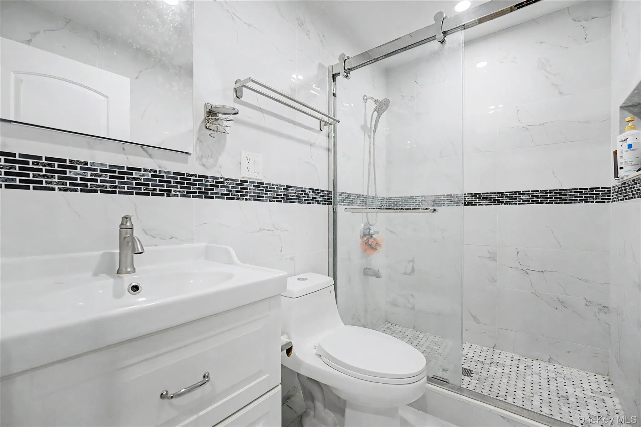 5 Bellingham Lane, North Hempstead, NY, 6 Bedrooms Bedrooms, 12 Rooms Rooms,4 BathroomsBathrooms,Residential,For Rent,Bellingham,0,1003370 5 Bellingham Lane, North Hempstead, NY, 6 Bedrooms Bedrooms, 12 Rooms Rooms,4 BathroomsBathrooms,Residential,For Rent,Bellingham,0,1003370