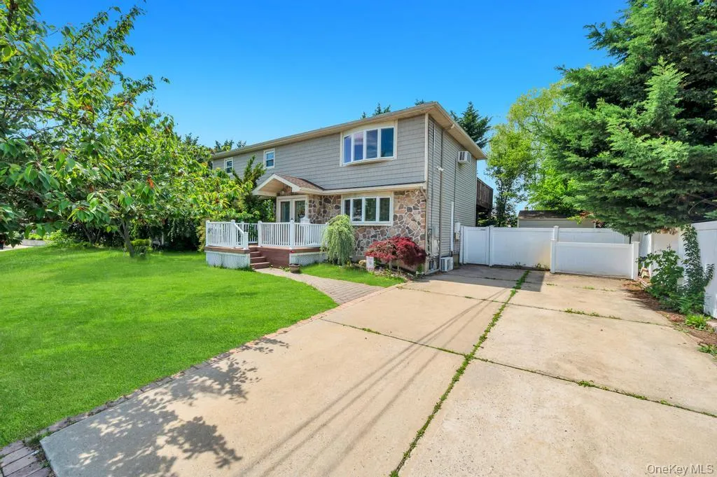 5 Linden Avenue, Oyster Bay, NY, 3 Bedrooms Bedrooms, 6 Rooms Rooms,1 BathroomBathrooms,Residential Lease,For Rent,Linden,0,1003383 5 Linden Avenue, Oyster Bay, NY, 3 Bedrooms Bedrooms, 6 Rooms Rooms,1 BathroomBathrooms,Residential Lease,For Rent,Linden,0,1003383