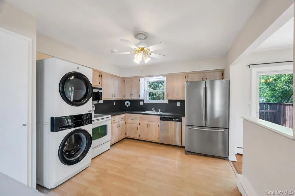5 Linden Avenue, Oyster Bay, NY, 3 Bedrooms Bedrooms, 6 Rooms Rooms,1 BathroomBathrooms,Residential Lease,For Rent,Linden,0,1003383 5 Linden Avenue, Oyster Bay, NY, 3 Bedrooms Bedrooms, 6 Rooms Rooms,1 BathroomBathrooms,Residential Lease,For Rent,Linden,0,1003383