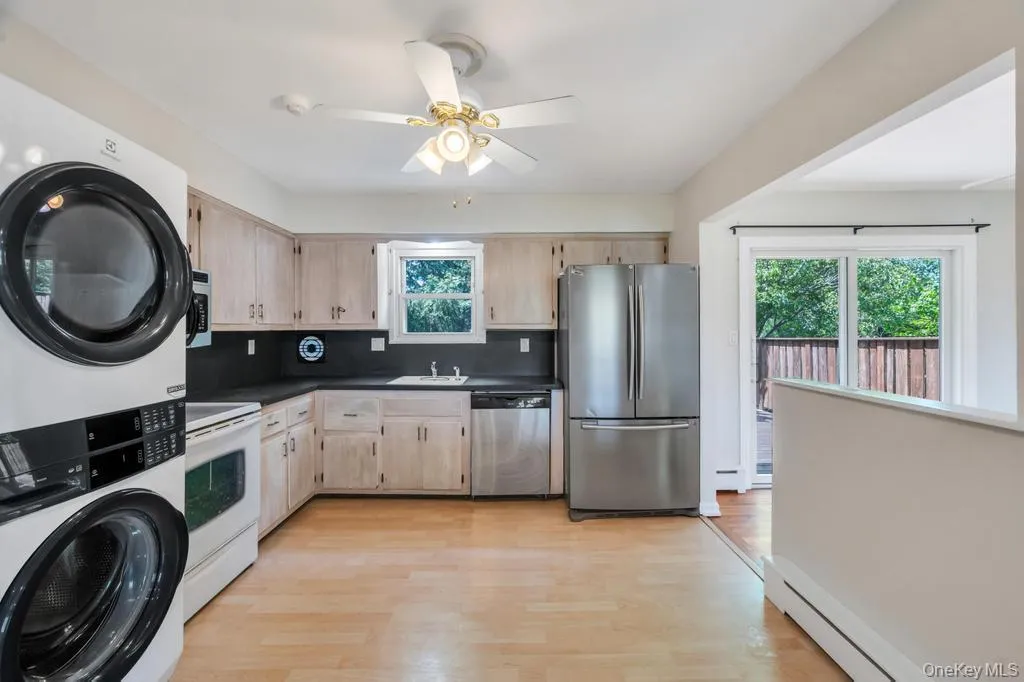 5 Linden Avenue, Oyster Bay, NY, 3 Bedrooms Bedrooms, 6 Rooms Rooms,1 BathroomBathrooms,Residential Lease,For Rent,Linden,0,1003383 5 Linden Avenue, Oyster Bay, NY, 3 Bedrooms Bedrooms, 6 Rooms Rooms,1 BathroomBathrooms,Residential Lease,For Rent,Linden,0,1003383