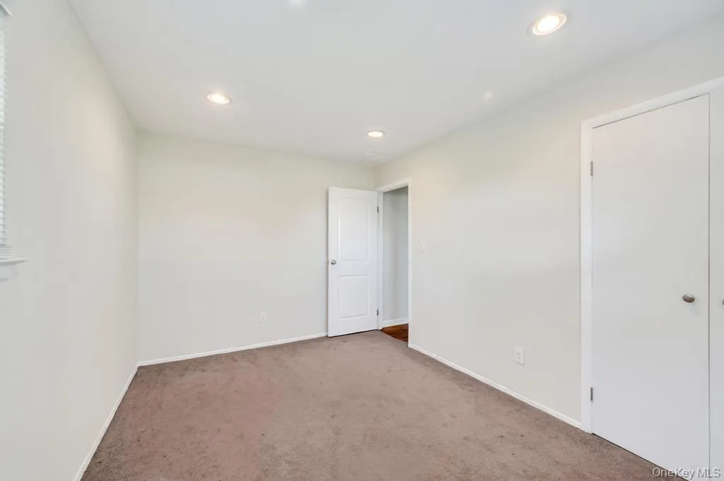 5 Linden Avenue, Oyster Bay, NY, 3 Bedrooms Bedrooms, 6 Rooms Rooms,1 BathroomBathrooms,Residential Lease,For Rent,Linden,0,1003383 5 Linden Avenue, Oyster Bay, NY, 3 Bedrooms Bedrooms, 6 Rooms Rooms,1 BathroomBathrooms,Residential Lease,For Rent,Linden,0,1003383