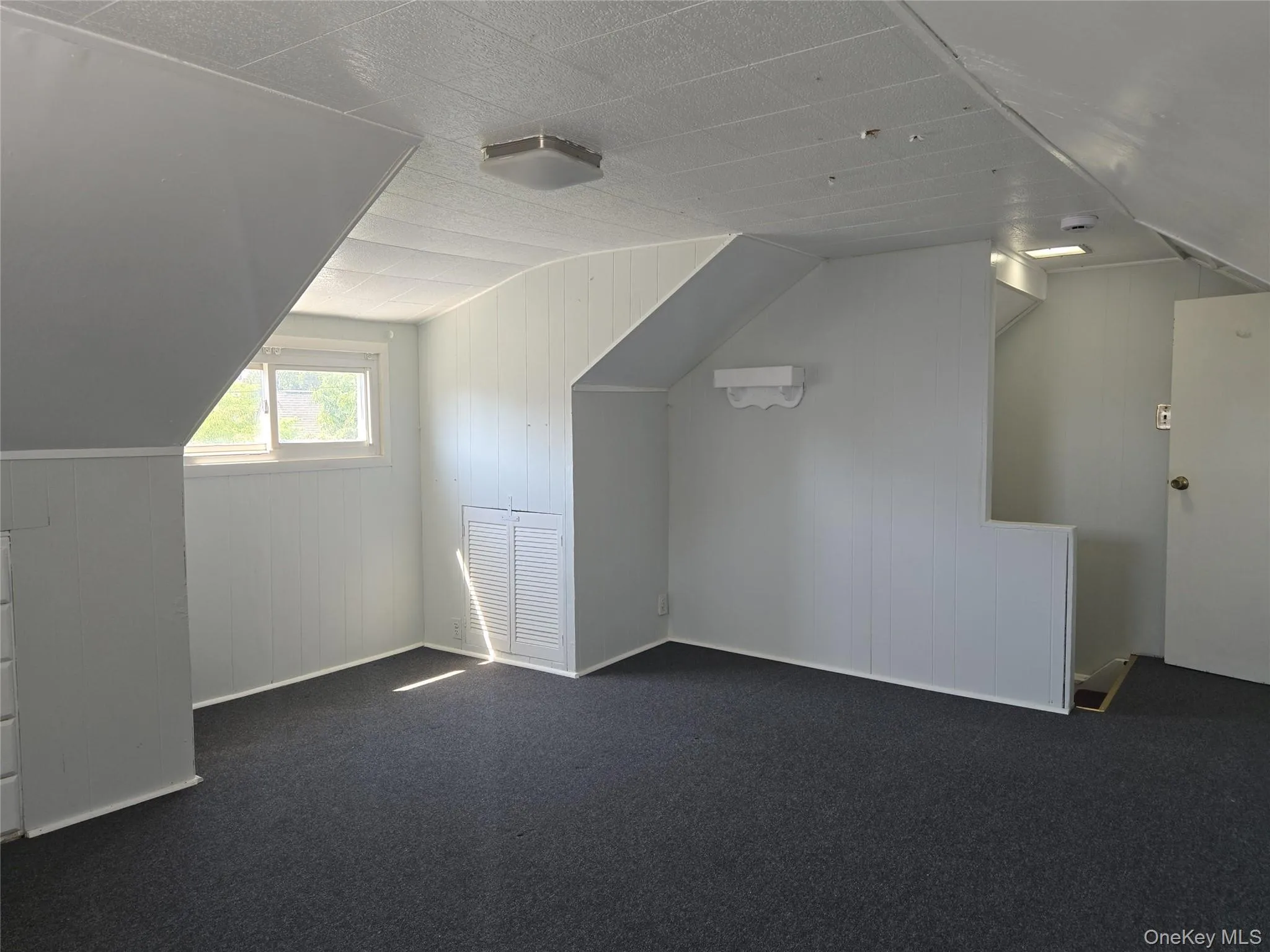 Upstairs Bonus Room Upstairs Bonus Room