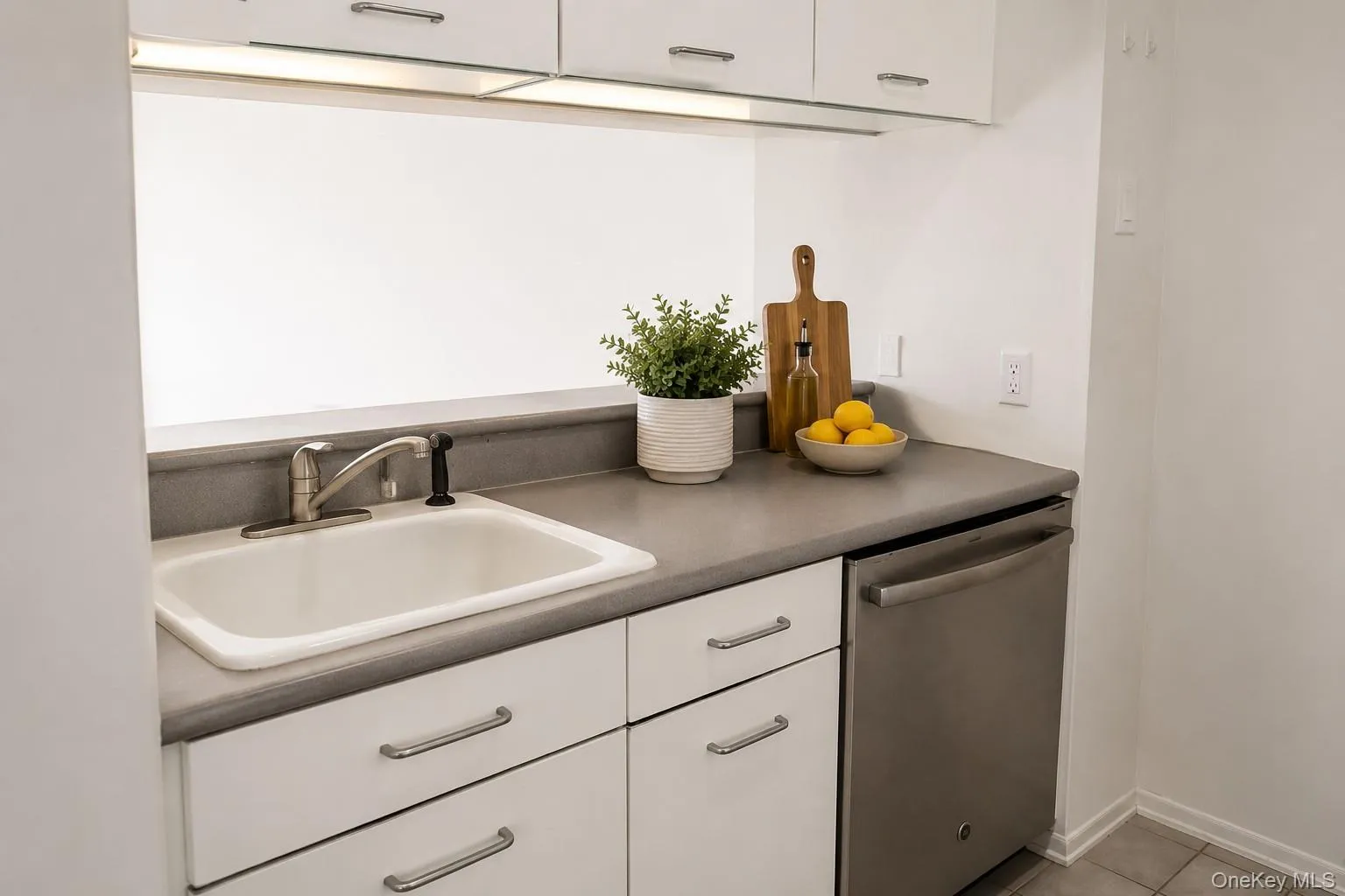 4 Martine Avenue, White Plains, NY, 1 Bedroom Bedrooms, 3 Rooms Rooms,1 BathroomBathrooms,Residential Lease,For Rent,Martine,0,1003404 4 Martine Avenue, White Plains, NY, 1 Bedroom Bedrooms, 3 Rooms Rooms,1 BathroomBathrooms,Residential Lease,For Rent,Martine,0,1003404