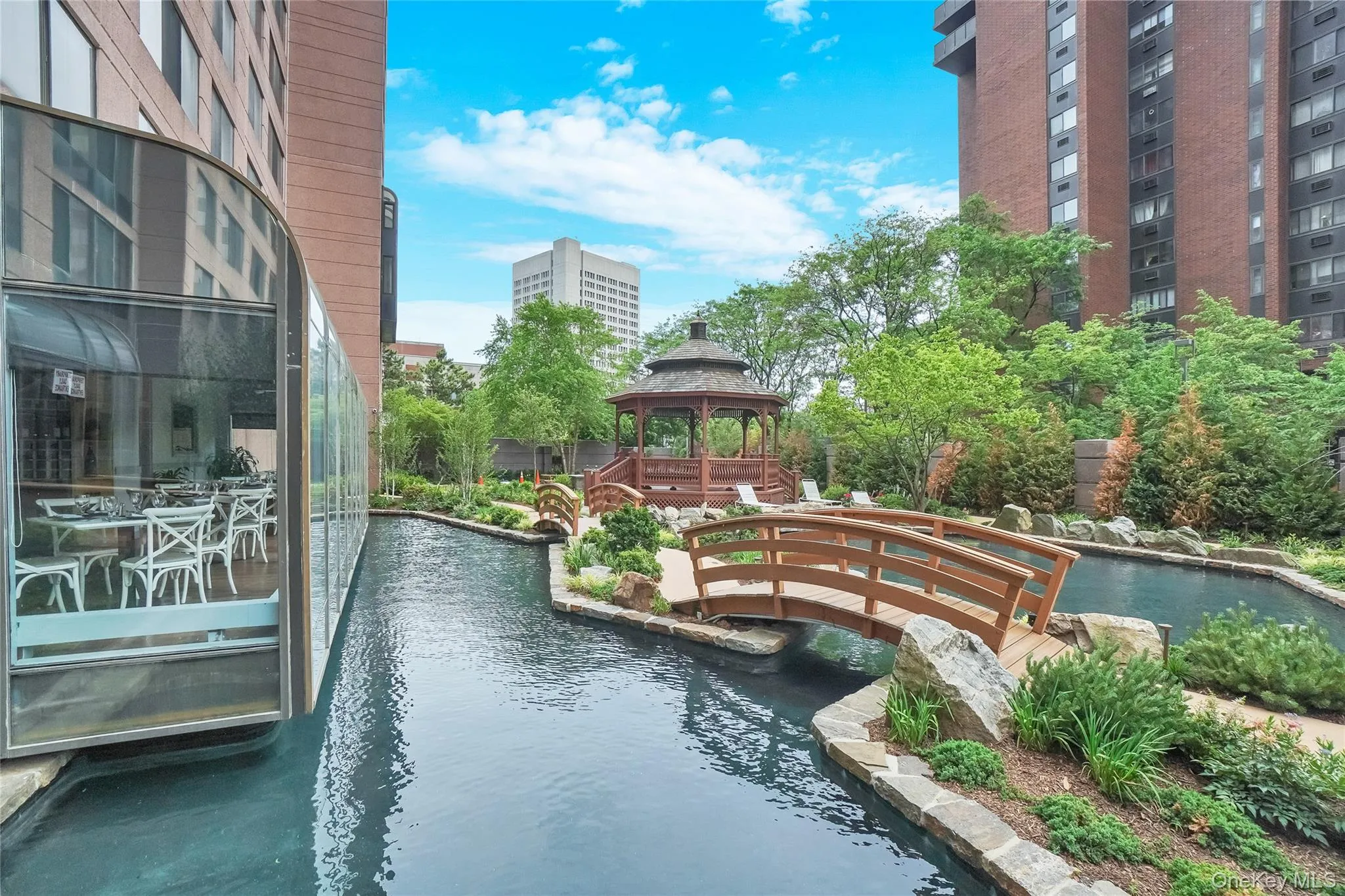 Exquisite Landscaped Courtyard Exquisite Landscaped Courtyard