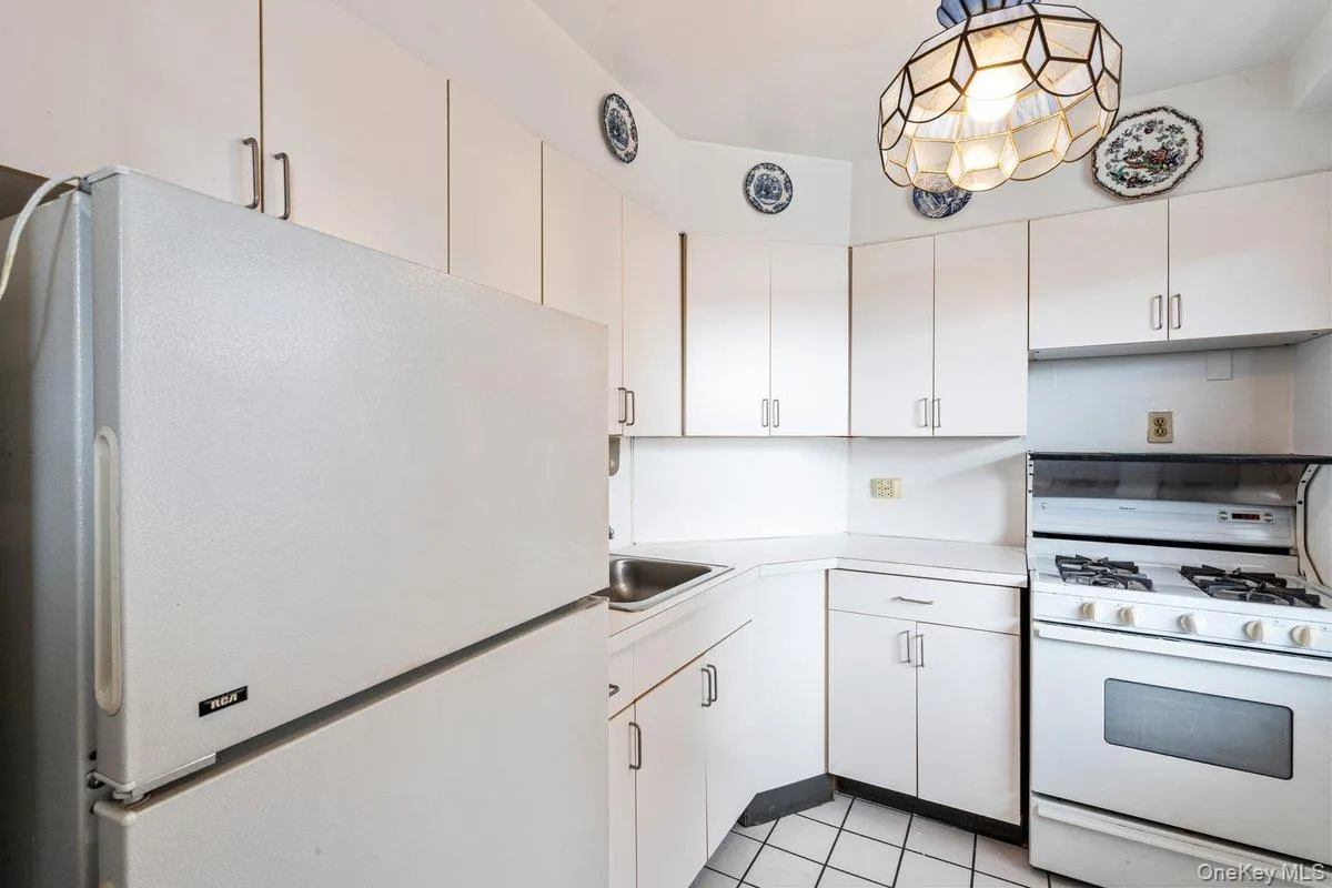 61-15 97 Street, New York, NY, 1 Bedroom Bedrooms, 5 Rooms Rooms,1 BathroomBathrooms,Residential,For Rent,97,0,1003405 61-15 97 Street, New York, NY, 1 Bedroom Bedrooms, 5 Rooms Rooms,1 BathroomBathrooms,Residential,For Rent,97,0,1003405