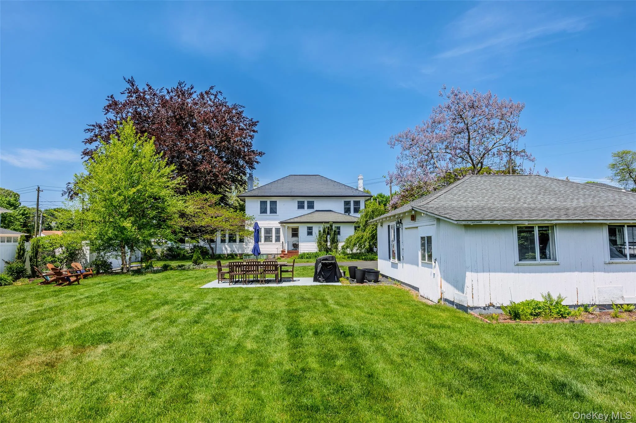 Level, meticulously maintained grounds Level, meticulously maintained grounds