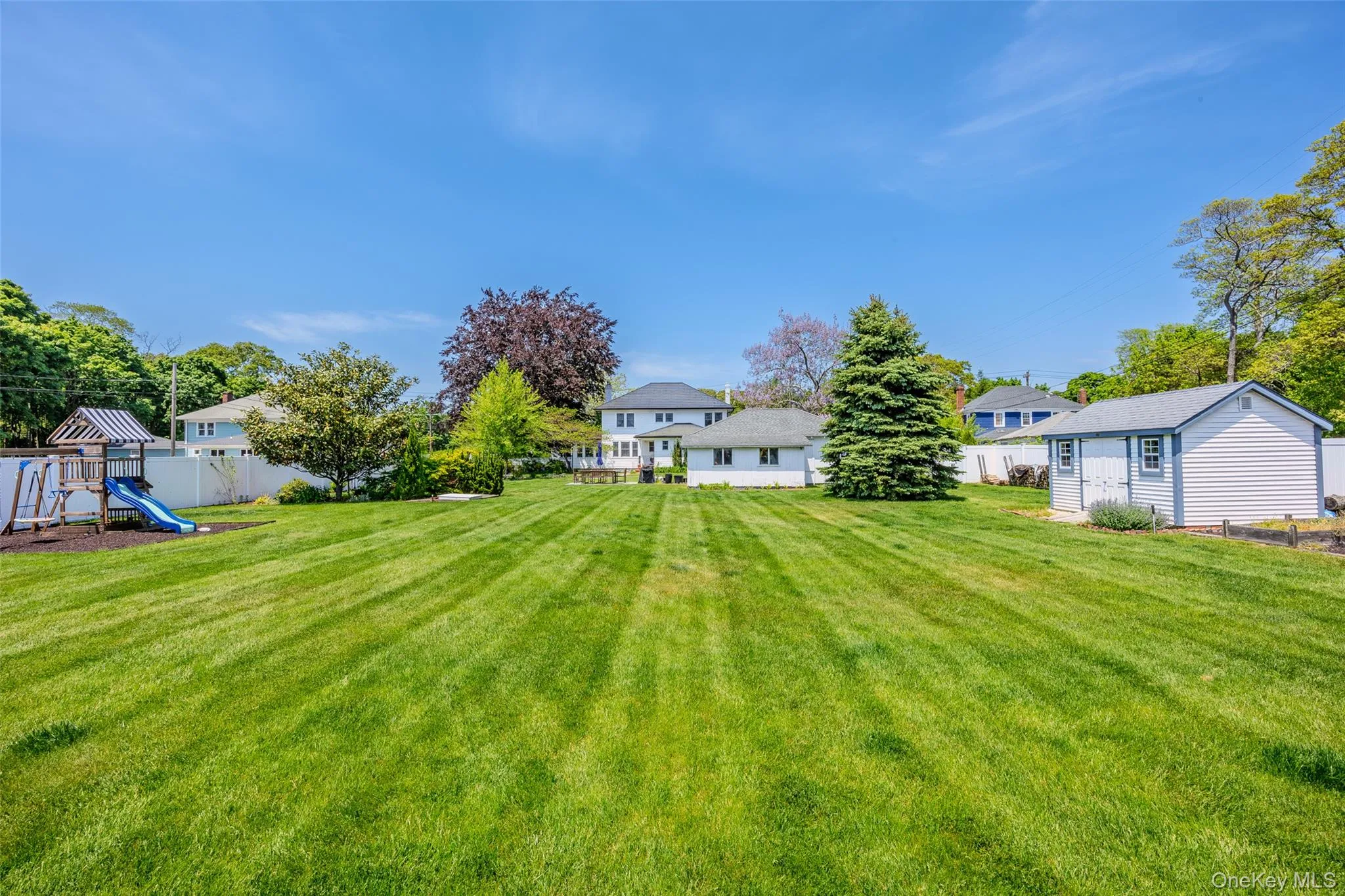 Level, meticulously maintained grounds Level, meticulously maintained grounds