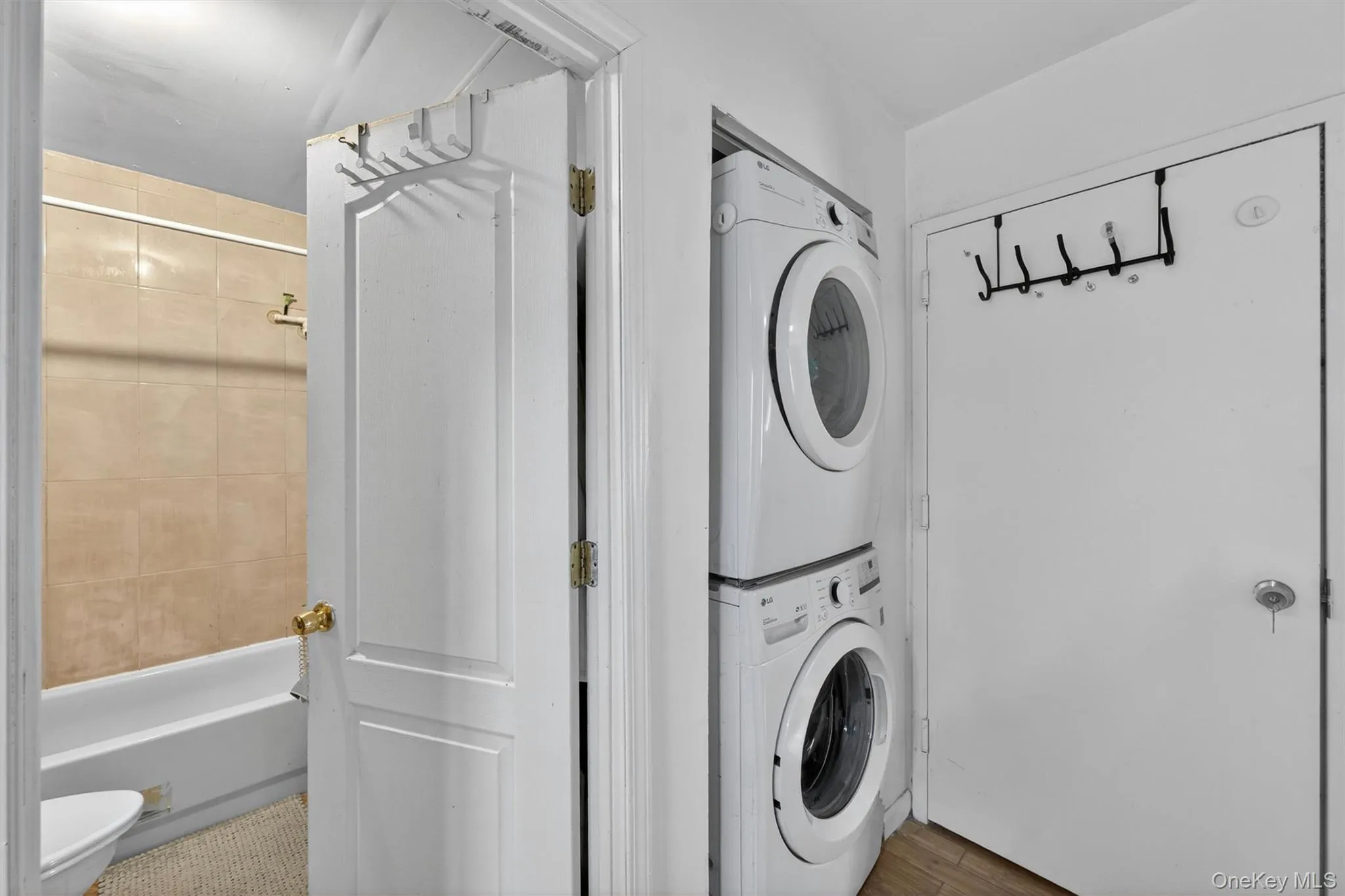 3241 Parkside Place, New York, NY, 2 Bedrooms Bedrooms, 4 Rooms Rooms,1 BathroomBathrooms,Residential,For Rent,Parkside,0,1003414 3241 Parkside Place, New York, NY, 2 Bedrooms Bedrooms, 4 Rooms Rooms,1 BathroomBathrooms,Residential,For Rent,Parkside,0,1003414