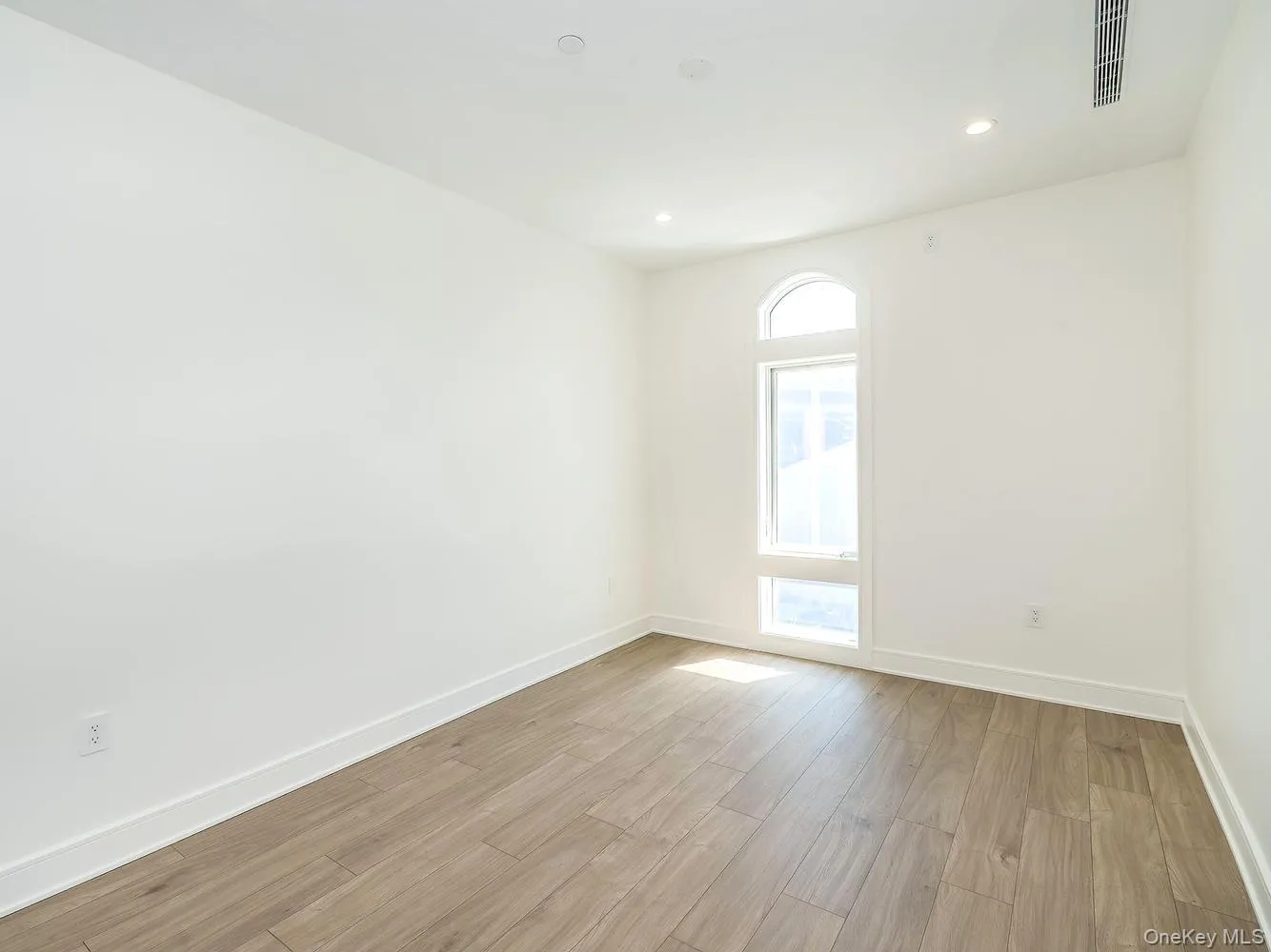24 Lumber Road, North Hempstead, NY, 2 Bedrooms Bedrooms, 6 Rooms Rooms,2 BathroomsBathrooms,Residential Lease,For Rent,Lumber,0,1003418 24 Lumber Road, North Hempstead, NY, 2 Bedrooms Bedrooms, 6 Rooms Rooms,2 BathroomsBathrooms,Residential Lease,For Rent,Lumber,0,1003418