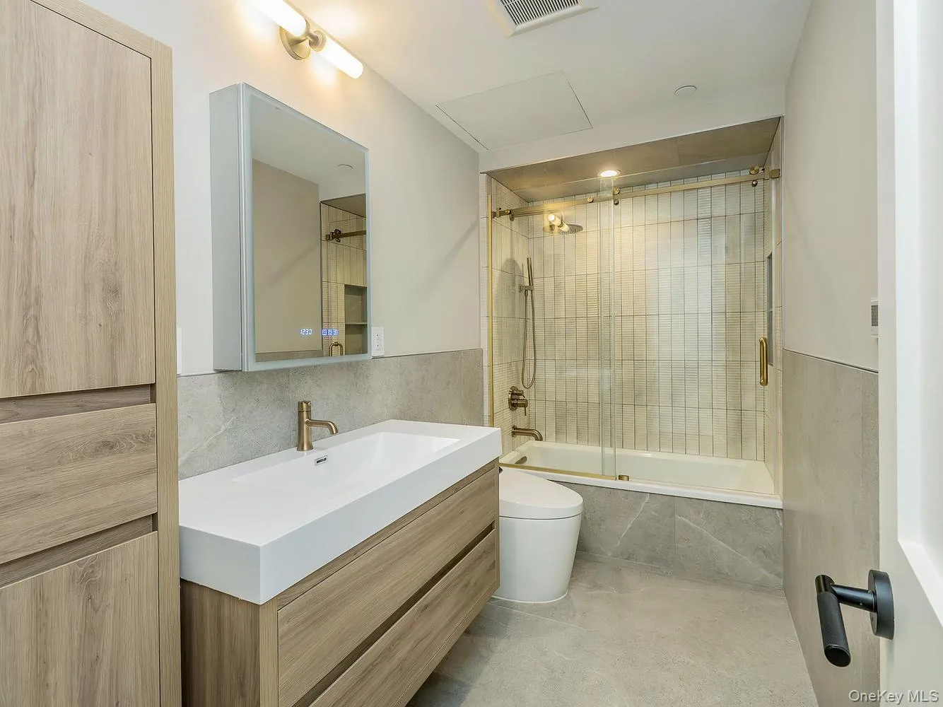 24 Lumber Road, North Hempstead, NY, 2 Bedrooms Bedrooms, 6 Rooms Rooms,2 BathroomsBathrooms,Residential Lease,For Rent,Lumber,0,1003418 24 Lumber Road, North Hempstead, NY, 2 Bedrooms Bedrooms, 6 Rooms Rooms,2 BathroomsBathrooms,Residential Lease,For Rent,Lumber,0,1003418