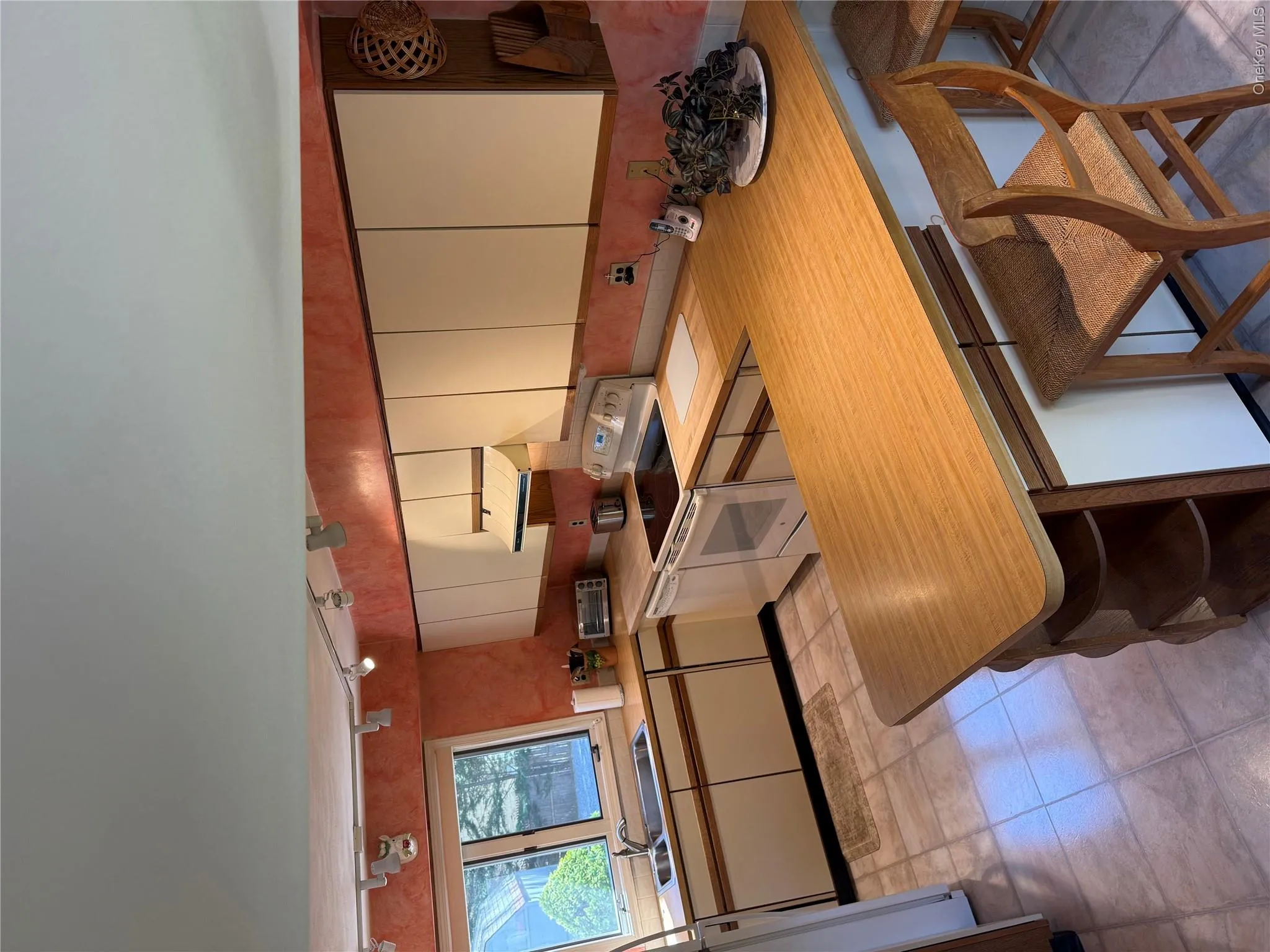 Eat In Kitchen breakfast bar Eat In Kitchen breakfast bar