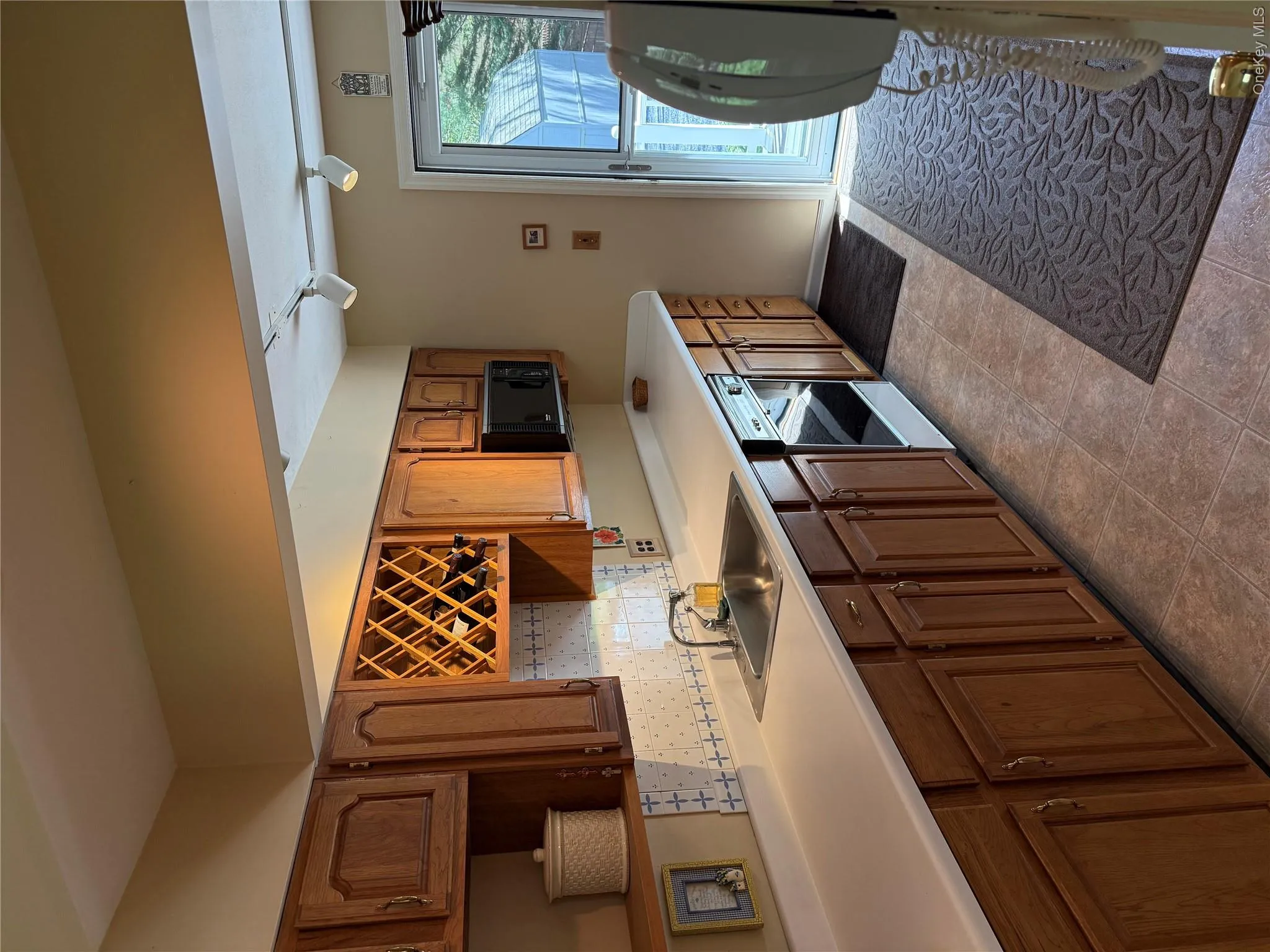 Kitchenette / Wet Bar Kitchenette / Wet Bar