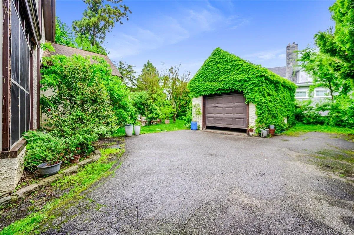 11 De Mott Avenue, Hempstead, NY, 3 Bedrooms Bedrooms, 8 Rooms Rooms,2 BathroomsBathrooms,Residential,For Rent,De Mott,0,1003423 11 De Mott Avenue, Hempstead, NY, 3 Bedrooms Bedrooms, 8 Rooms Rooms,2 BathroomsBathrooms,Residential,For Rent,De Mott,0,1003423