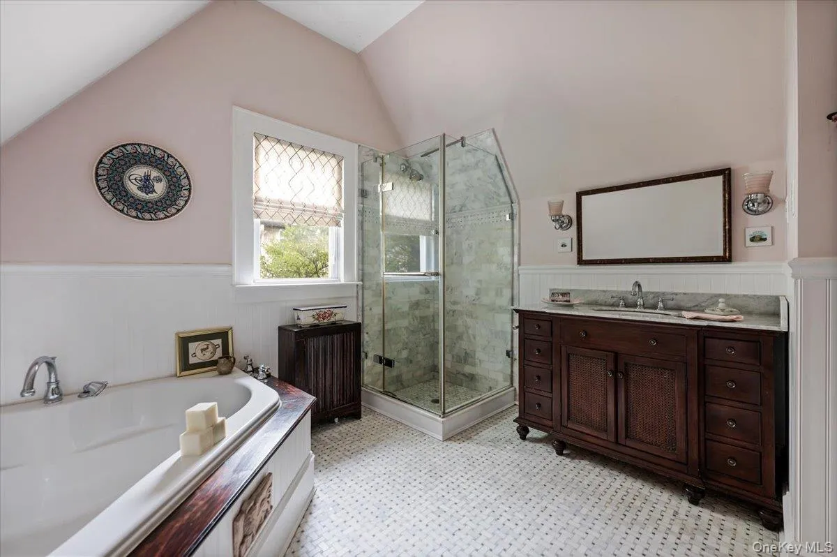 11 De Mott Avenue, Hempstead, NY, 3 Bedrooms Bedrooms, 8 Rooms Rooms,2 BathroomsBathrooms,Residential,For Rent,De Mott,0,1003423 11 De Mott Avenue, Hempstead, NY, 3 Bedrooms Bedrooms, 8 Rooms Rooms,2 BathroomsBathrooms,Residential,For Rent,De Mott,0,1003423