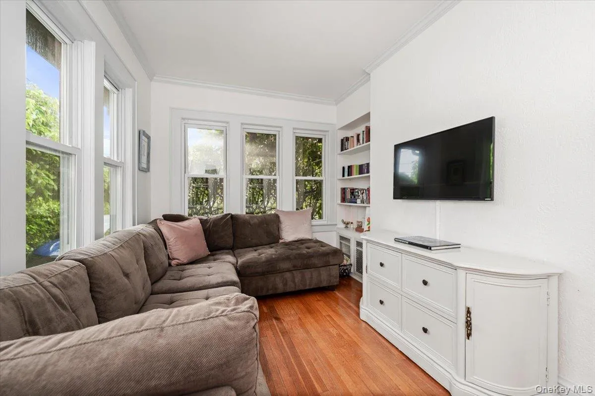 11 De Mott Avenue, Hempstead, NY, 3 Bedrooms Bedrooms, 8 Rooms Rooms,2 BathroomsBathrooms,Residential,For Rent,De Mott,0,1003423 11 De Mott Avenue, Hempstead, NY, 3 Bedrooms Bedrooms, 8 Rooms Rooms,2 BathroomsBathrooms,Residential,For Rent,De Mott,0,1003423