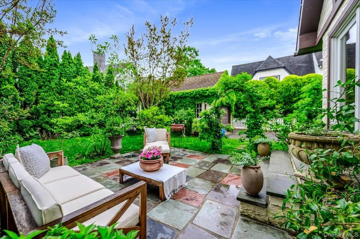 11 De Mott Avenue, Hempstead, NY, 3 Bedrooms Bedrooms, 8 Rooms Rooms,2 BathroomsBathrooms,Residential,For Rent,De Mott,0,1003423 11 De Mott Avenue, Hempstead, NY, 3 Bedrooms Bedrooms, 8 Rooms Rooms,2 BathroomsBathrooms,Residential,For Rent,De Mott,0,1003423