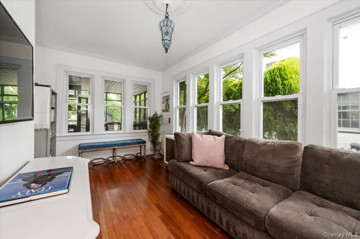 11 De Mott Avenue, Hempstead, NY, 3 Bedrooms Bedrooms, 8 Rooms Rooms,2 BathroomsBathrooms,Residential,For Rent,De Mott,0,1003423 11 De Mott Avenue, Hempstead, NY, 3 Bedrooms Bedrooms, 8 Rooms Rooms,2 BathroomsBathrooms,Residential,For Rent,De Mott,0,1003423