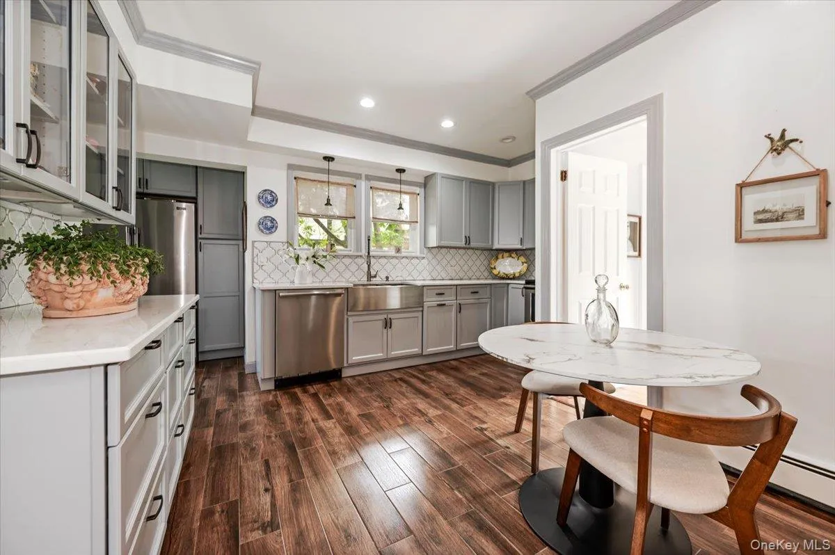11 De Mott Avenue, Hempstead, NY, 3 Bedrooms Bedrooms, 8 Rooms Rooms,2 BathroomsBathrooms,Residential,For Rent,De Mott,0,1003423 11 De Mott Avenue, Hempstead, NY, 3 Bedrooms Bedrooms, 8 Rooms Rooms,2 BathroomsBathrooms,Residential,For Rent,De Mott,0,1003423