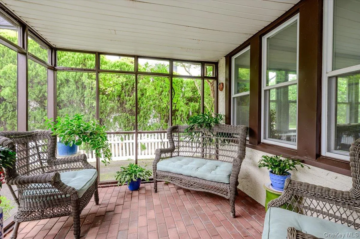 11 De Mott Avenue, Hempstead, NY, 3 Bedrooms Bedrooms, 8 Rooms Rooms,2 BathroomsBathrooms,Residential,For Rent,De Mott,0,1003423 11 De Mott Avenue, Hempstead, NY, 3 Bedrooms Bedrooms, 8 Rooms Rooms,2 BathroomsBathrooms,Residential,For Rent,De Mott,0,1003423