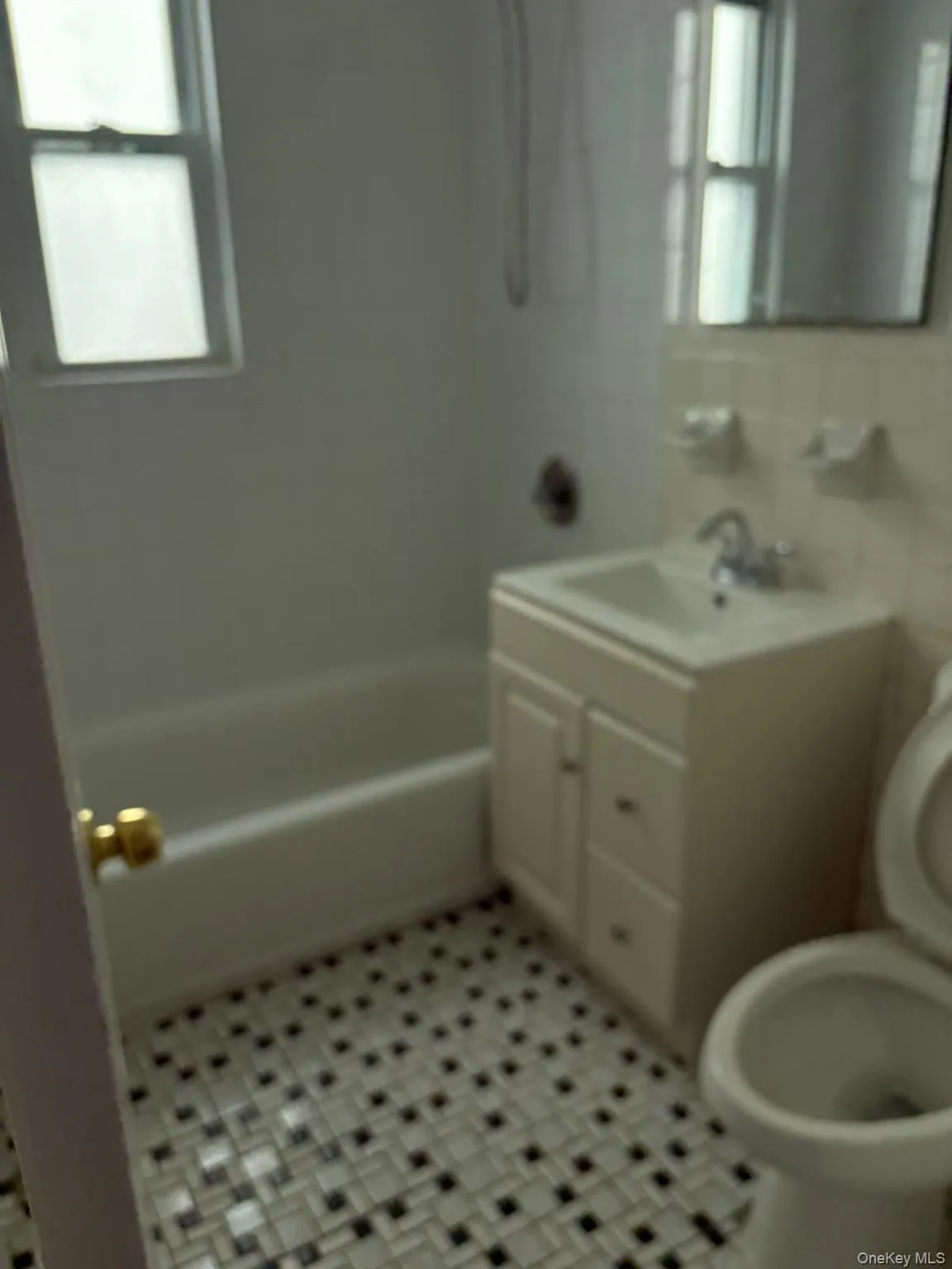 646 Commonwealth Avenue, New York, NY, 4 Bedrooms Bedrooms, 5 Rooms Rooms,1 BathroomBathrooms,Residential Lease,For Rent,Commonwealth,0,1003424 646 Commonwealth Avenue, New York, NY, 4 Bedrooms Bedrooms, 5 Rooms Rooms,1 BathroomBathrooms,Residential Lease,For Rent,Commonwealth,0,1003424