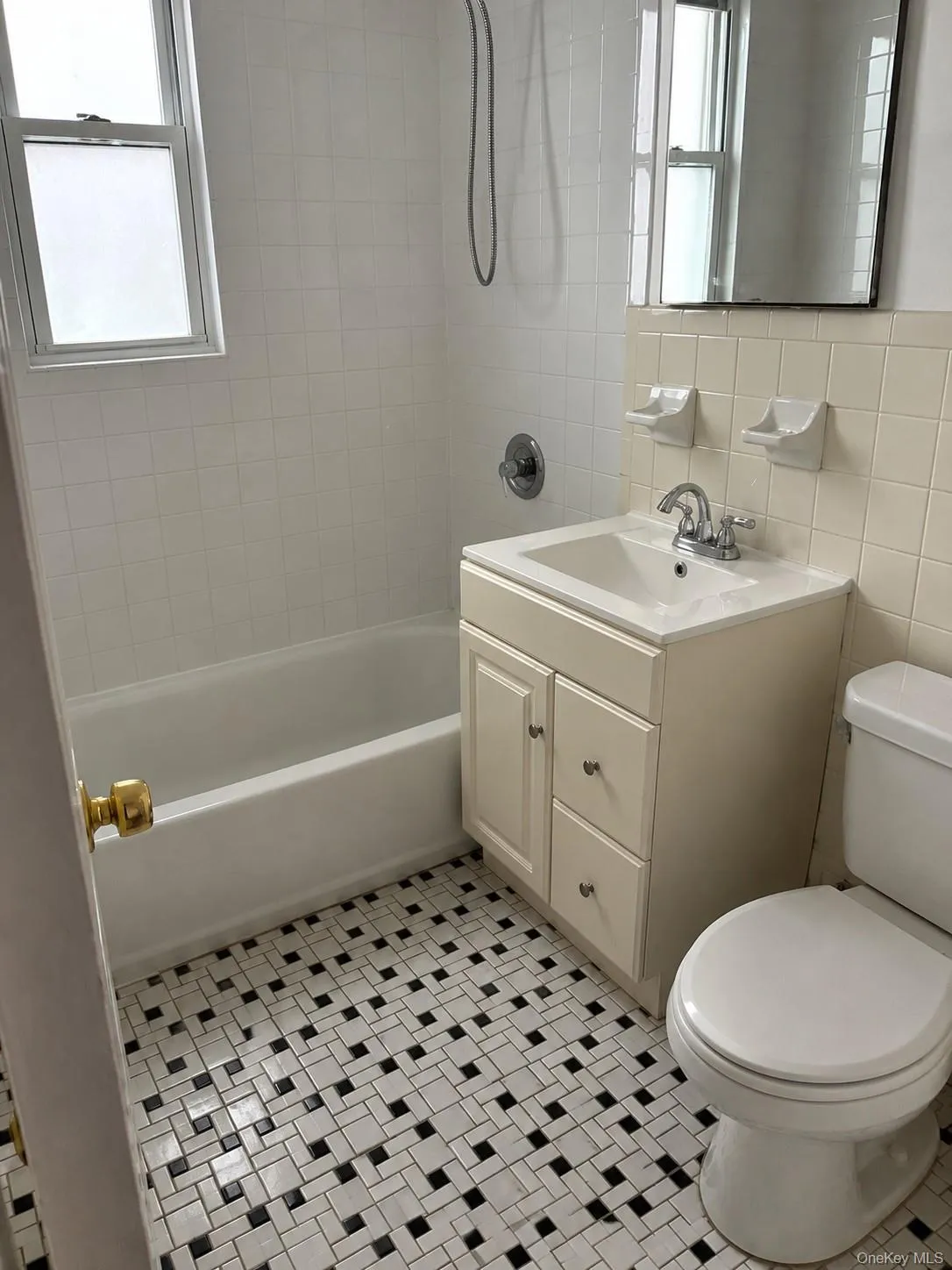 646 Commonwealth Avenue, New York, NY, 4 Bedrooms Bedrooms, 5 Rooms Rooms,1 BathroomBathrooms,Residential Lease,For Rent,Commonwealth,0,1003424 646 Commonwealth Avenue, New York, NY, 4 Bedrooms Bedrooms, 5 Rooms Rooms,1 BathroomBathrooms,Residential Lease,For Rent,Commonwealth,0,1003424