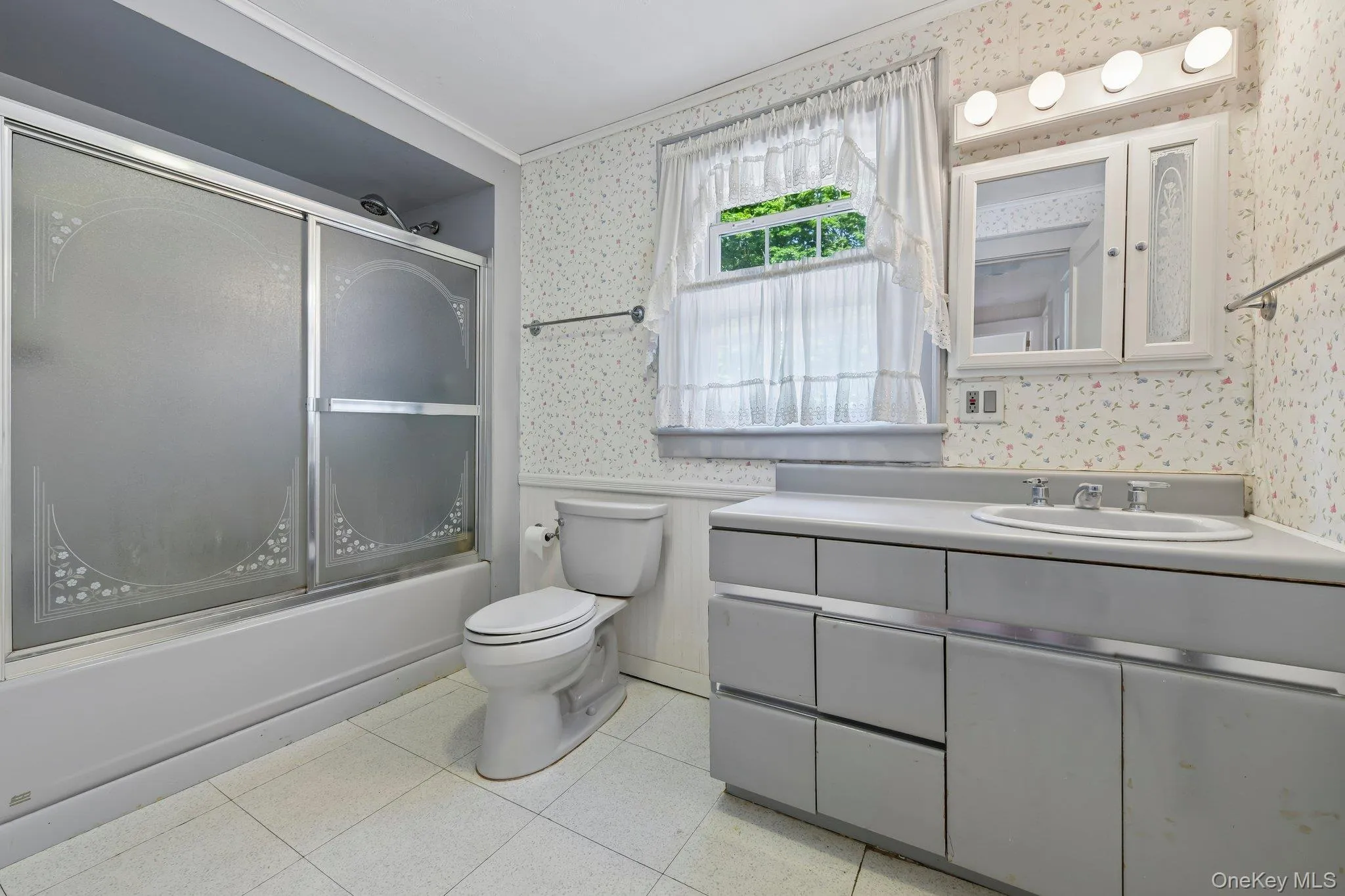 2nd Level Full Bathroom 2nd Level Full Bathroom