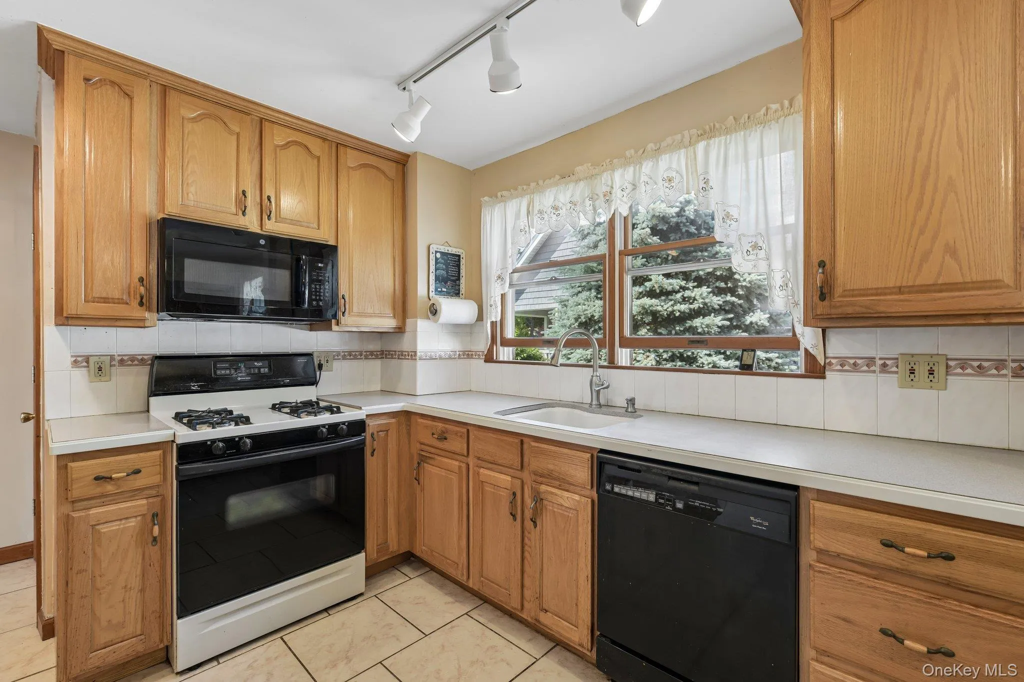 207 Forest Avenue, Hempstead, NY, 3 Bedrooms Bedrooms, 7 Rooms Rooms,2 BathroomsBathrooms,Residential,For Rent,Forest,0,1003430 207 Forest Avenue, Hempstead, NY, 3 Bedrooms Bedrooms, 7 Rooms Rooms,2 BathroomsBathrooms,Residential,For Rent,Forest,0,1003430