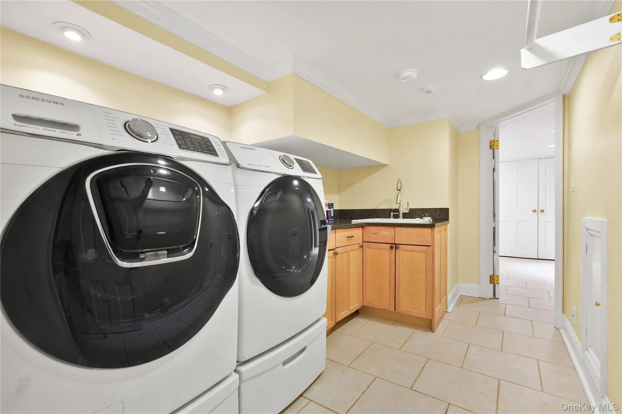 21405 53rd Avenue, New York, NY, 4 Bedrooms Bedrooms, 10 Rooms Rooms,4 BathroomsBathrooms,Residential,For Rent,53rd,0,1003436 21405 53rd Avenue, New York, NY, 4 Bedrooms Bedrooms, 10 Rooms Rooms,4 BathroomsBathrooms,Residential,For Rent,53rd,0,1003436