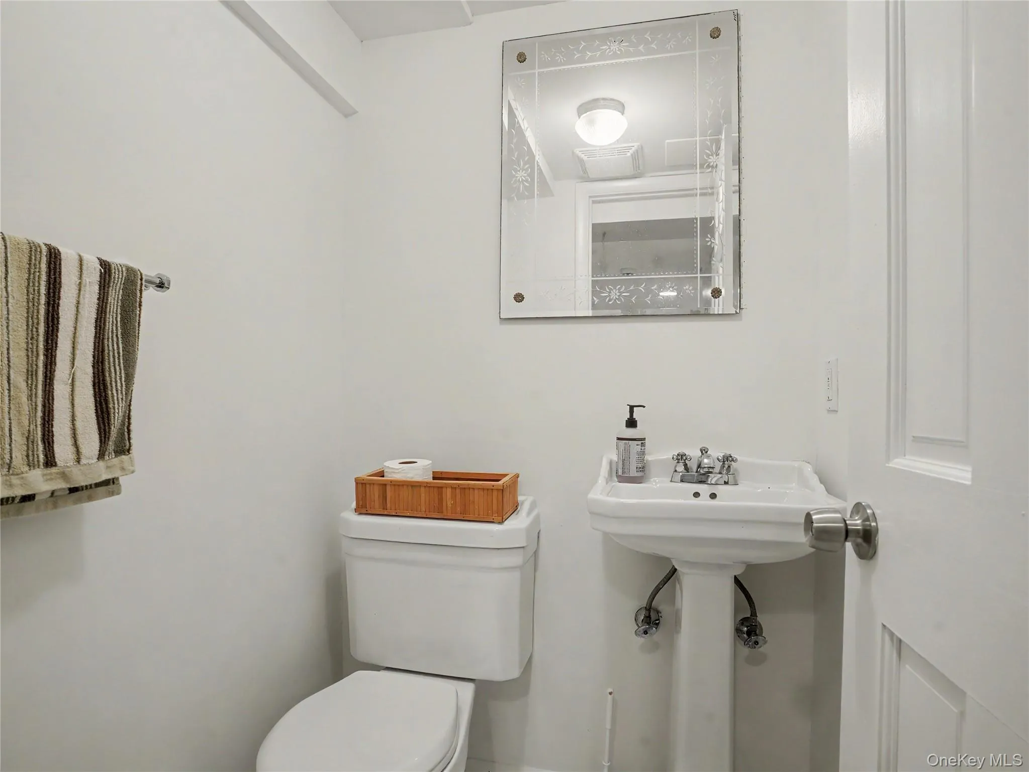 7 Huntwood Place, Mount Vernon, NY, 3 Bedrooms Bedrooms, 14 Rooms Rooms,3 BathroomsBathrooms,Residential,For Rent,Huntwood,0,KEY1003437 7 Huntwood Place, Mount Vernon, NY, 3 Bedrooms Bedrooms, 14 Rooms Rooms,3 BathroomsBathrooms,Residential,For Rent,Huntwood,0,KEY1003437