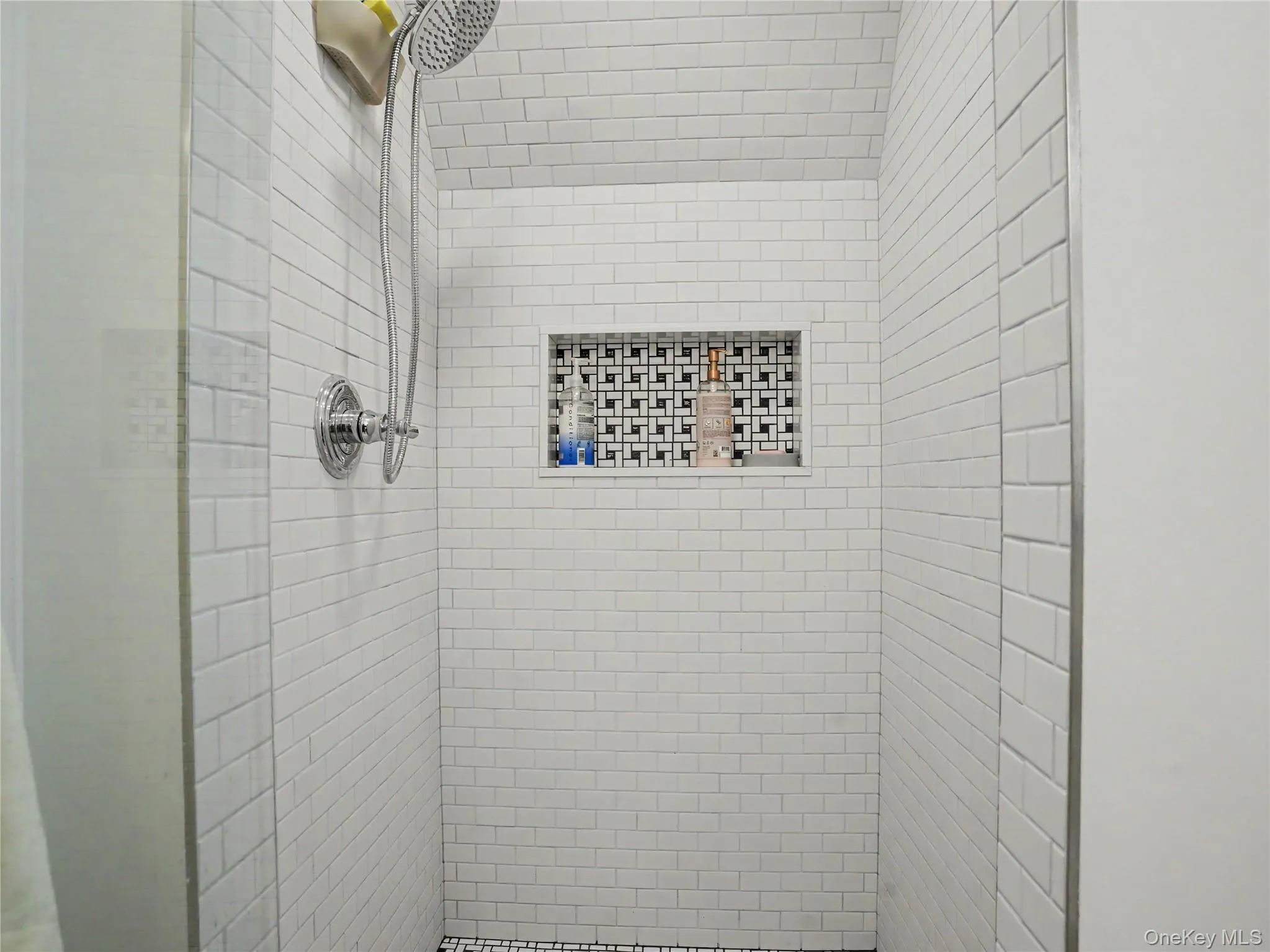7 Huntwood Place, Mount Vernon, NY, 3 Bedrooms Bedrooms, 14 Rooms Rooms,3 BathroomsBathrooms,Residential,For Rent,Huntwood,0,KEY1003437 7 Huntwood Place, Mount Vernon, NY, 3 Bedrooms Bedrooms, 14 Rooms Rooms,3 BathroomsBathrooms,Residential,For Rent,Huntwood,0,KEY1003437