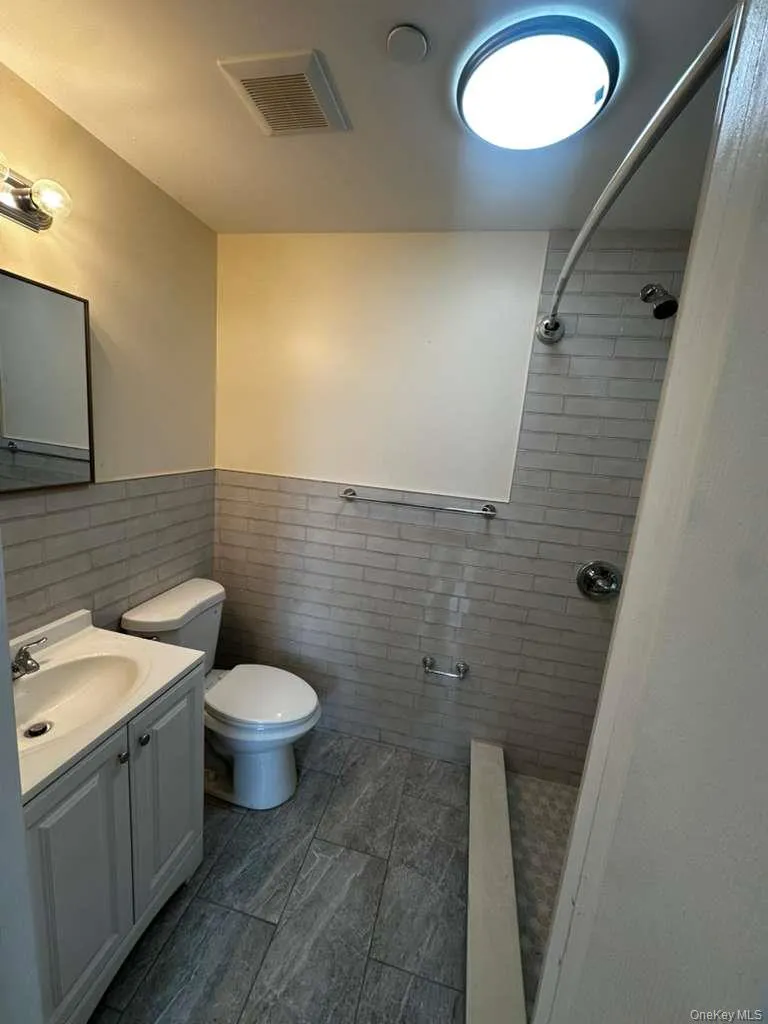 21226 Jamaica Avenue, New York, NY, 1 Bedroom Bedrooms, 3 Rooms Rooms,1 BathroomBathrooms,Residential Lease,For Rent,Jamaica,0,1003439 21226 Jamaica Avenue, New York, NY, 1 Bedroom Bedrooms, 3 Rooms Rooms,1 BathroomBathrooms,Residential Lease,For Rent,Jamaica,0,1003439