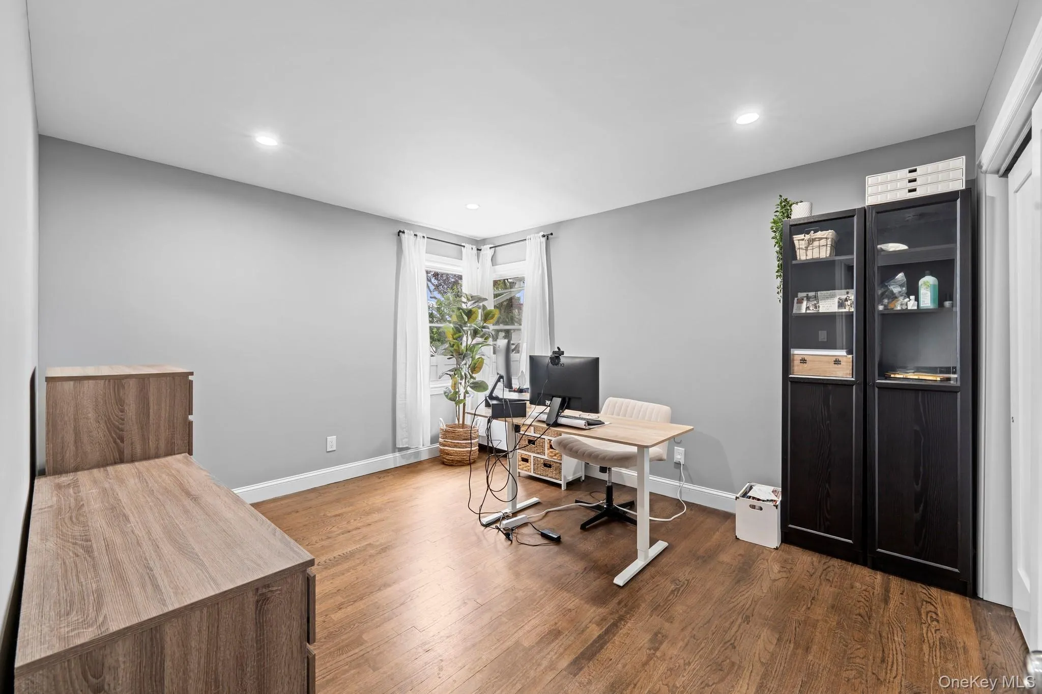 22 Scholl Drive, Oyster Bay, NY, 4 Bedrooms Bedrooms, 8 Rooms Rooms,2 BathroomsBathrooms,Residential,For Rent,Scholl,0,1003440 22 Scholl Drive, Oyster Bay, NY, 4 Bedrooms Bedrooms, 8 Rooms Rooms,2 BathroomsBathrooms,Residential,For Rent,Scholl,0,1003440