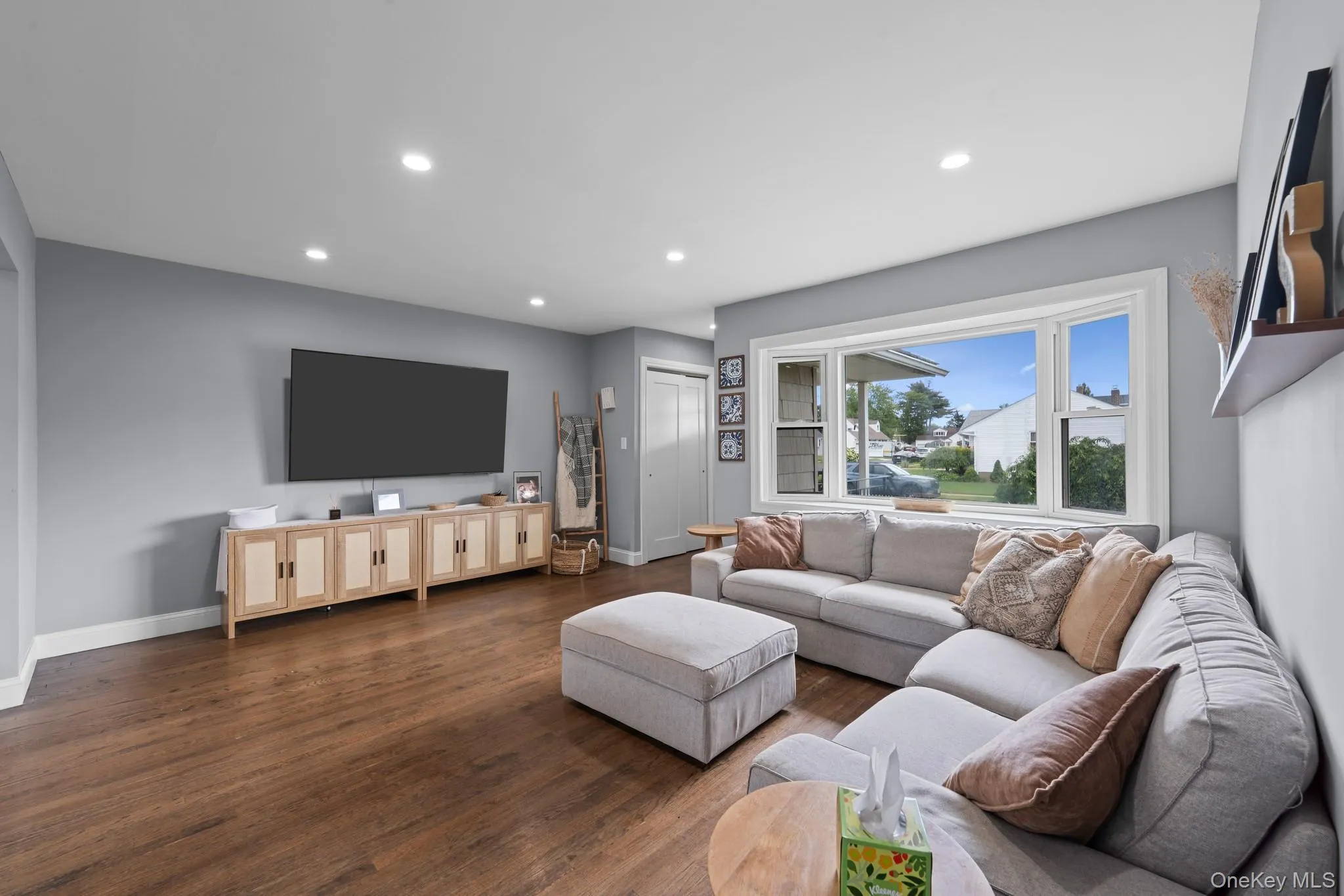 22 Scholl Drive, Oyster Bay, NY, 4 Bedrooms Bedrooms, 8 Rooms Rooms,2 BathroomsBathrooms,Residential,For Rent,Scholl,0,1003440 22 Scholl Drive, Oyster Bay, NY, 4 Bedrooms Bedrooms, 8 Rooms Rooms,2 BathroomsBathrooms,Residential,For Rent,Scholl,0,1003440
