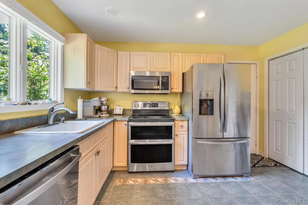3 Woodbine Lane, Brookhaven, NY, 3 Bedrooms Bedrooms, 7 Rooms Rooms,2 BathroomsBathrooms,Residential,For Rent,Woodbine,0,1003449 3 Woodbine Lane, Brookhaven, NY, 3 Bedrooms Bedrooms, 7 Rooms Rooms,2 BathroomsBathrooms,Residential,For Rent,Woodbine,0,1003449