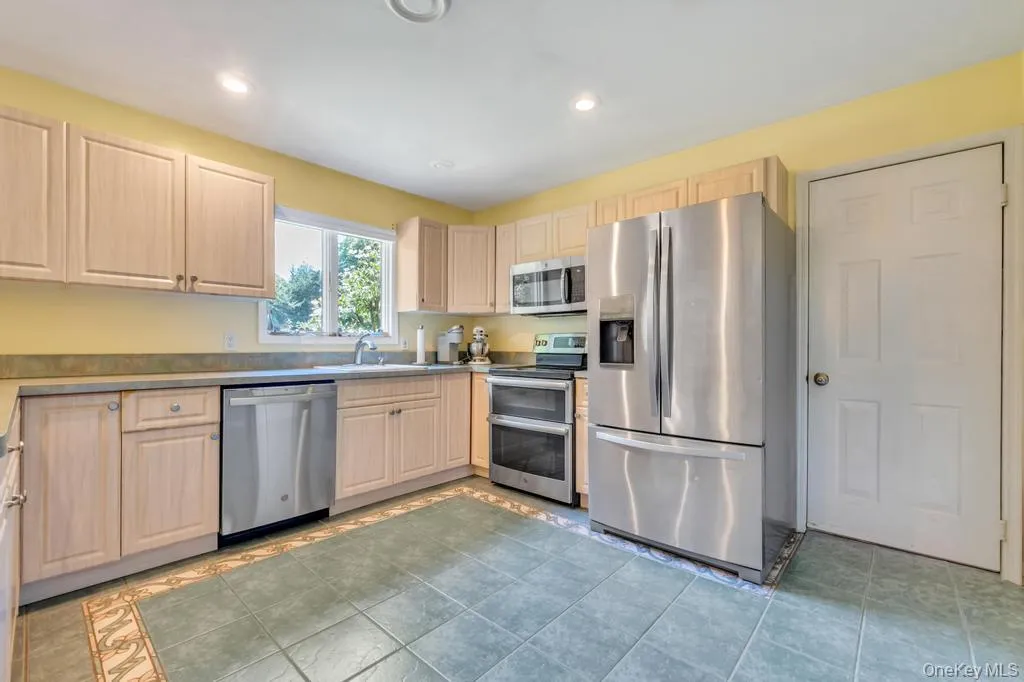 3 Woodbine Lane, Brookhaven, NY, 3 Bedrooms Bedrooms, 7 Rooms Rooms,2 BathroomsBathrooms,Residential,For Rent,Woodbine,0,1003449 3 Woodbine Lane, Brookhaven, NY, 3 Bedrooms Bedrooms, 7 Rooms Rooms,2 BathroomsBathrooms,Residential,For Rent,Woodbine,0,1003449