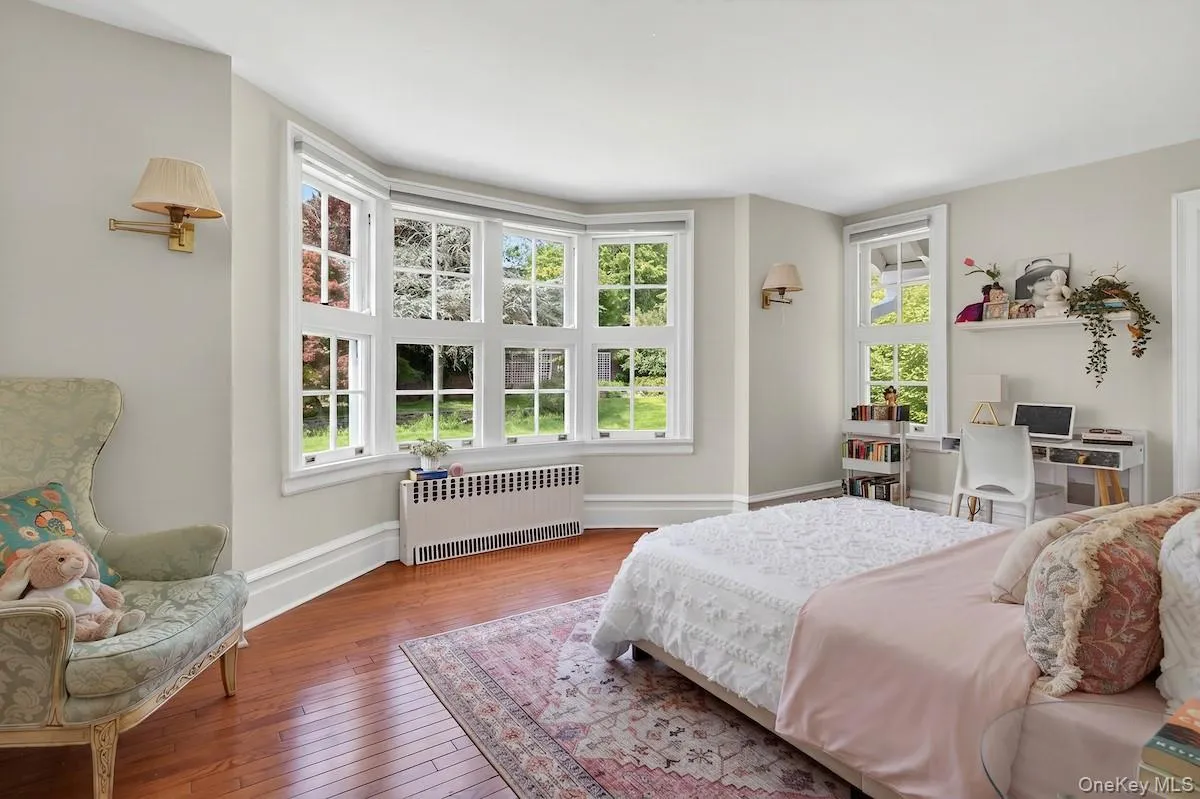 Bedroom with bay window Bedroom with bay window