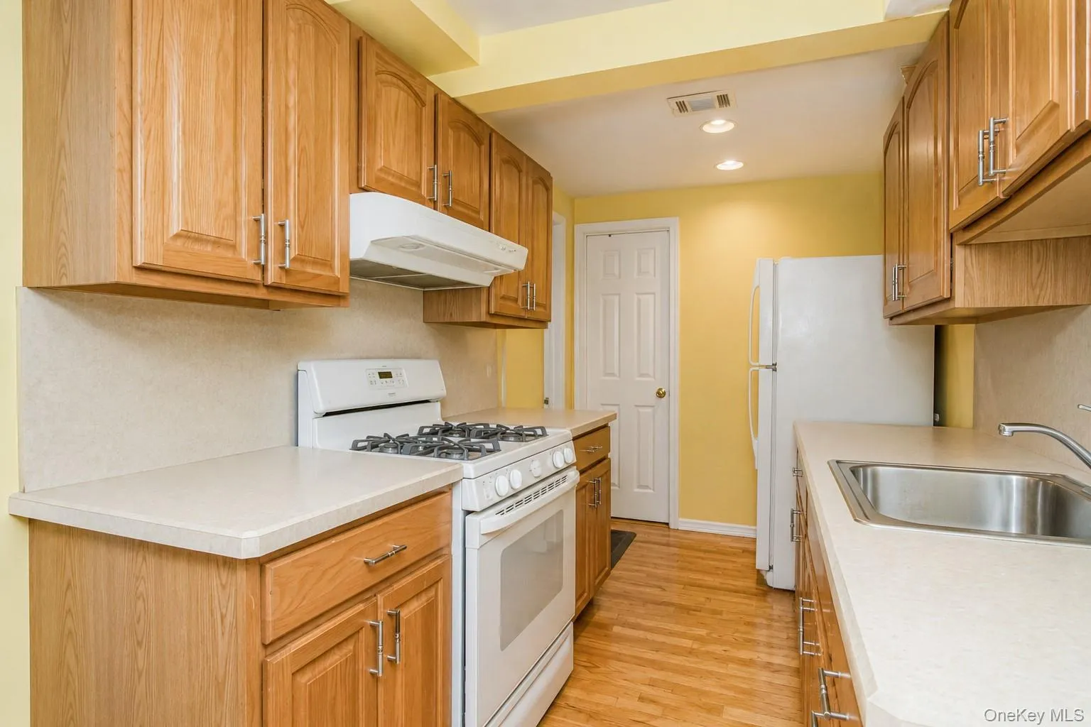 34 Putters Ct, New York, NY, 4 Bedrooms Bedrooms, 8 Rooms Rooms,3 BathroomsBathrooms,Residential,For Rent,Putters Ct,0,1003451 34 Putters Ct, New York, NY, 4 Bedrooms Bedrooms, 8 Rooms Rooms,3 BathroomsBathrooms,Residential,For Rent,Putters Ct,0,1003451