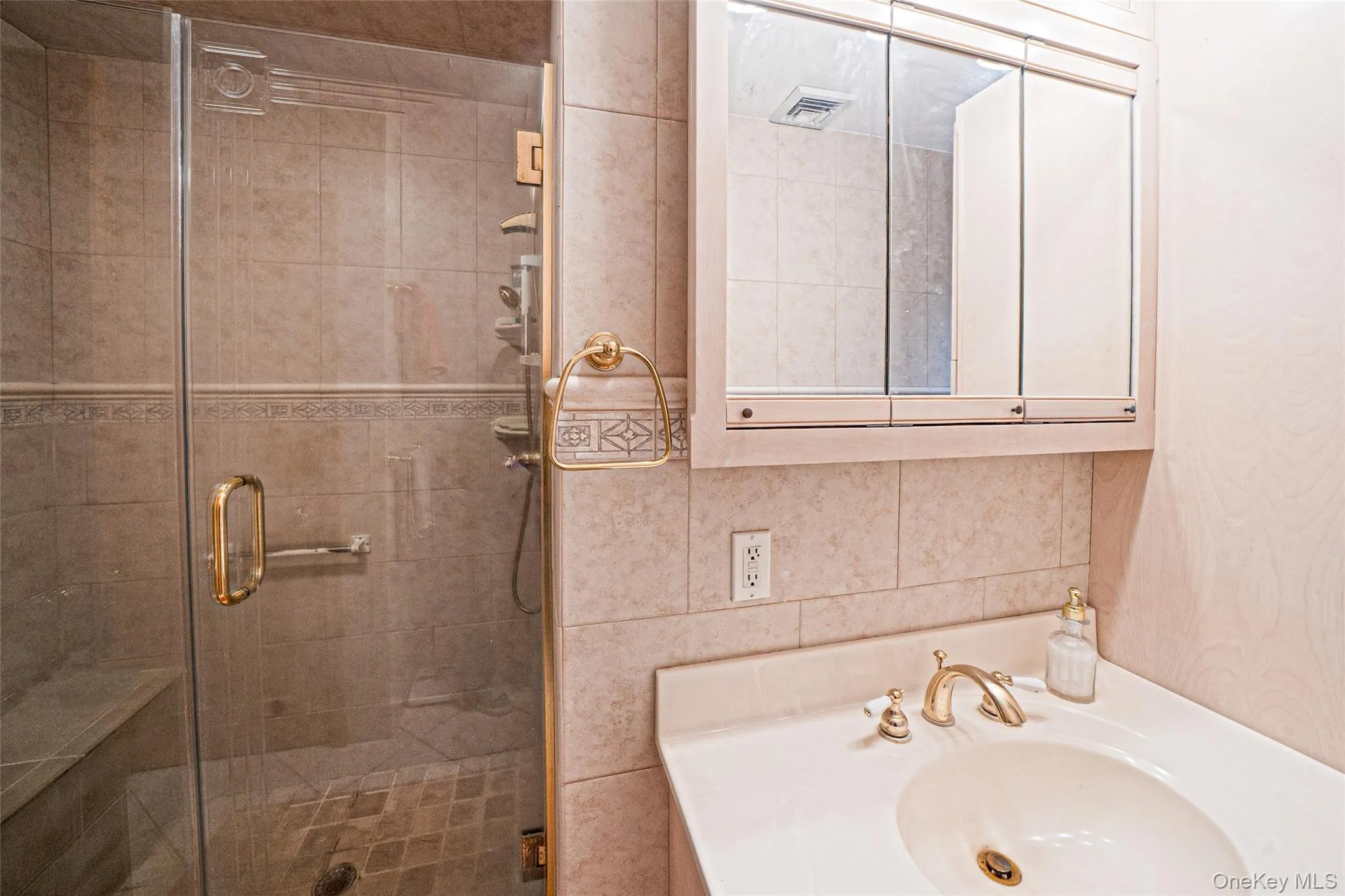 190 Lake Drive, Babylon, NY, 3 Bedrooms Bedrooms, 9 Rooms Rooms,2 BathroomsBathrooms,Residential,For Rent,Lake,0,1003453 190 Lake Drive, Babylon, NY, 3 Bedrooms Bedrooms, 9 Rooms Rooms,2 BathroomsBathrooms,Residential,For Rent,Lake,0,1003453