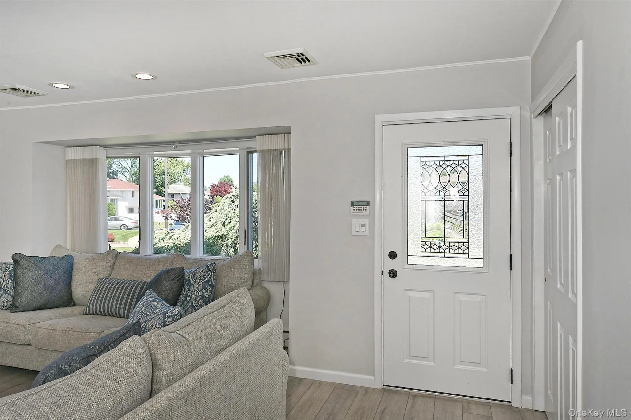 36 Lane Avenue, Oyster Bay, NY, 4 Bedrooms Bedrooms, 9 Rooms Rooms,2 BathroomsBathrooms,Residential,For Rent,Lane,0,1003459 36 Lane Avenue, Oyster Bay, NY, 4 Bedrooms Bedrooms, 9 Rooms Rooms,2 BathroomsBathrooms,Residential,For Rent,Lane,0,1003459