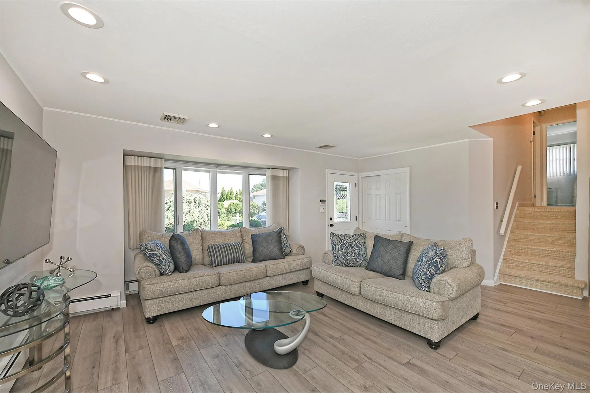 36 Lane Avenue, Oyster Bay, NY, 4 Bedrooms Bedrooms, 9 Rooms Rooms,2 BathroomsBathrooms,Residential,For Rent,Lane,0,1003459 36 Lane Avenue, Oyster Bay, NY, 4 Bedrooms Bedrooms, 9 Rooms Rooms,2 BathroomsBathrooms,Residential,For Rent,Lane,0,1003459