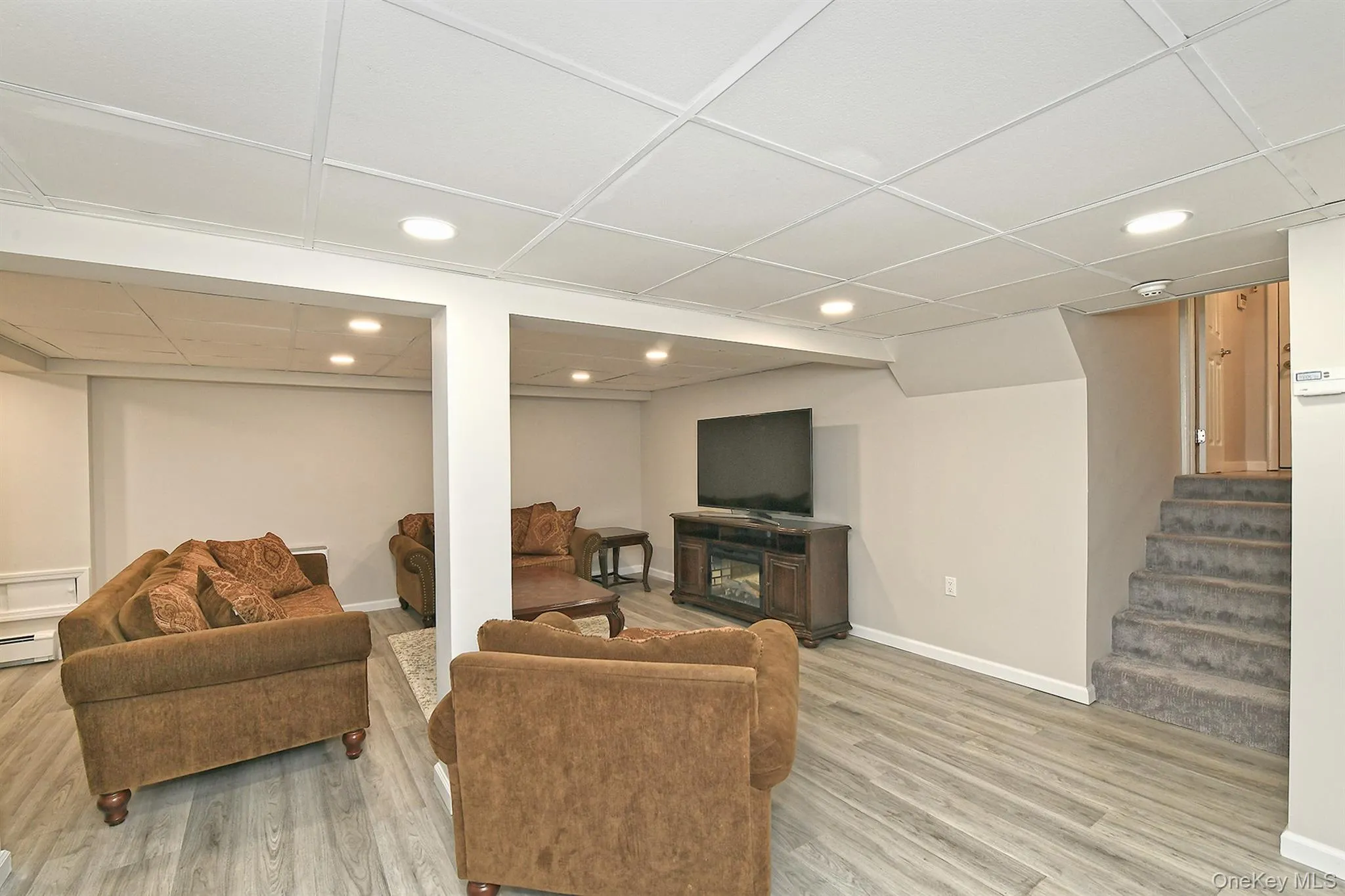 36 Lane Avenue, Oyster Bay, NY, 4 Bedrooms Bedrooms, 9 Rooms Rooms,2 BathroomsBathrooms,Residential,For Rent,Lane,0,1003459 36 Lane Avenue, Oyster Bay, NY, 4 Bedrooms Bedrooms, 9 Rooms Rooms,2 BathroomsBathrooms,Residential,For Rent,Lane,0,1003459