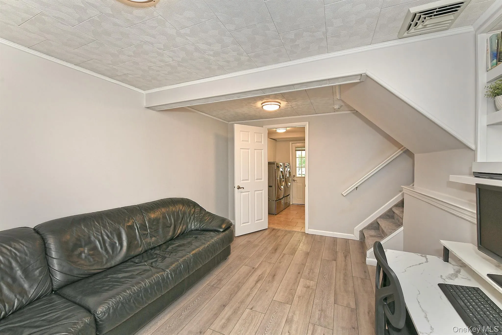36 Lane Avenue, Oyster Bay, NY, 4 Bedrooms Bedrooms, 9 Rooms Rooms,2 BathroomsBathrooms,Residential,For Rent,Lane,0,1003459 36 Lane Avenue, Oyster Bay, NY, 4 Bedrooms Bedrooms, 9 Rooms Rooms,2 BathroomsBathrooms,Residential,For Rent,Lane,0,1003459