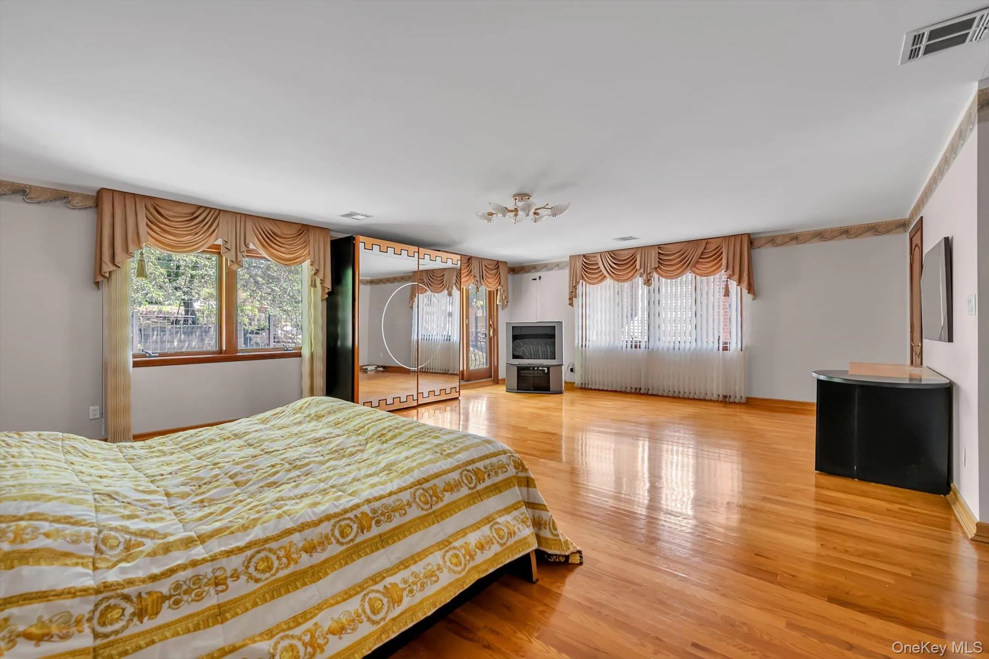 18042 Aberdeen Road, New York, NY, 3 Bedrooms Bedrooms, 6 Rooms Rooms,3 BathroomsBathrooms,Residential,For Rent,Aberdeen,0,1003462 18042 Aberdeen Road, New York, NY, 3 Bedrooms Bedrooms, 6 Rooms Rooms,3 BathroomsBathrooms,Residential,For Rent,Aberdeen,0,1003462
