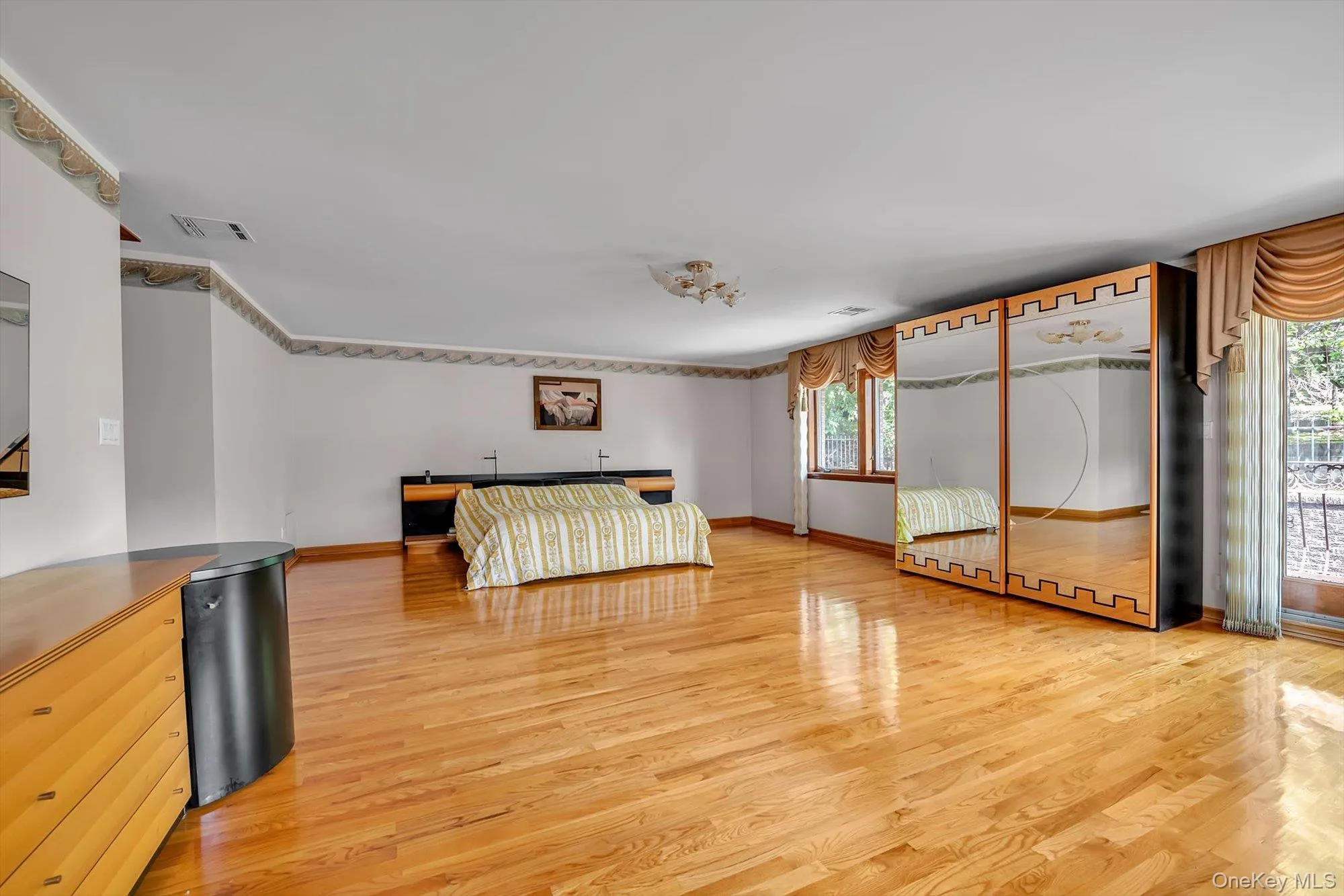18042 Aberdeen Road, New York, NY, 3 Bedrooms Bedrooms, 6 Rooms Rooms,3 BathroomsBathrooms,Residential,For Rent,Aberdeen,0,1003462 18042 Aberdeen Road, New York, NY, 3 Bedrooms Bedrooms, 6 Rooms Rooms,3 BathroomsBathrooms,Residential,For Rent,Aberdeen,0,1003462