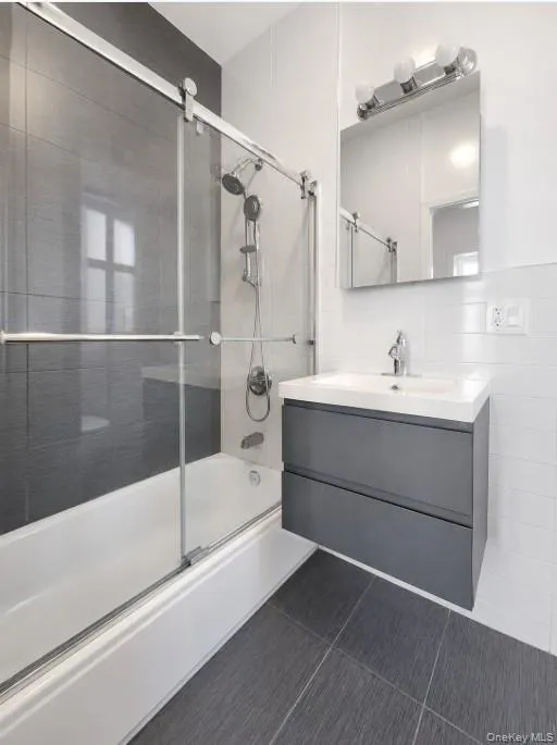 36 Hillside Avenue, North Hempstead, NY, 1 Bedroom Bedrooms, 4 Rooms Rooms,1 BathroomBathrooms,Residential Lease,For Rent,Hillside,0,1003468 36 Hillside Avenue, North Hempstead, NY, 1 Bedroom Bedrooms, 4 Rooms Rooms,1 BathroomBathrooms,Residential Lease,For Rent,Hillside,0,1003468