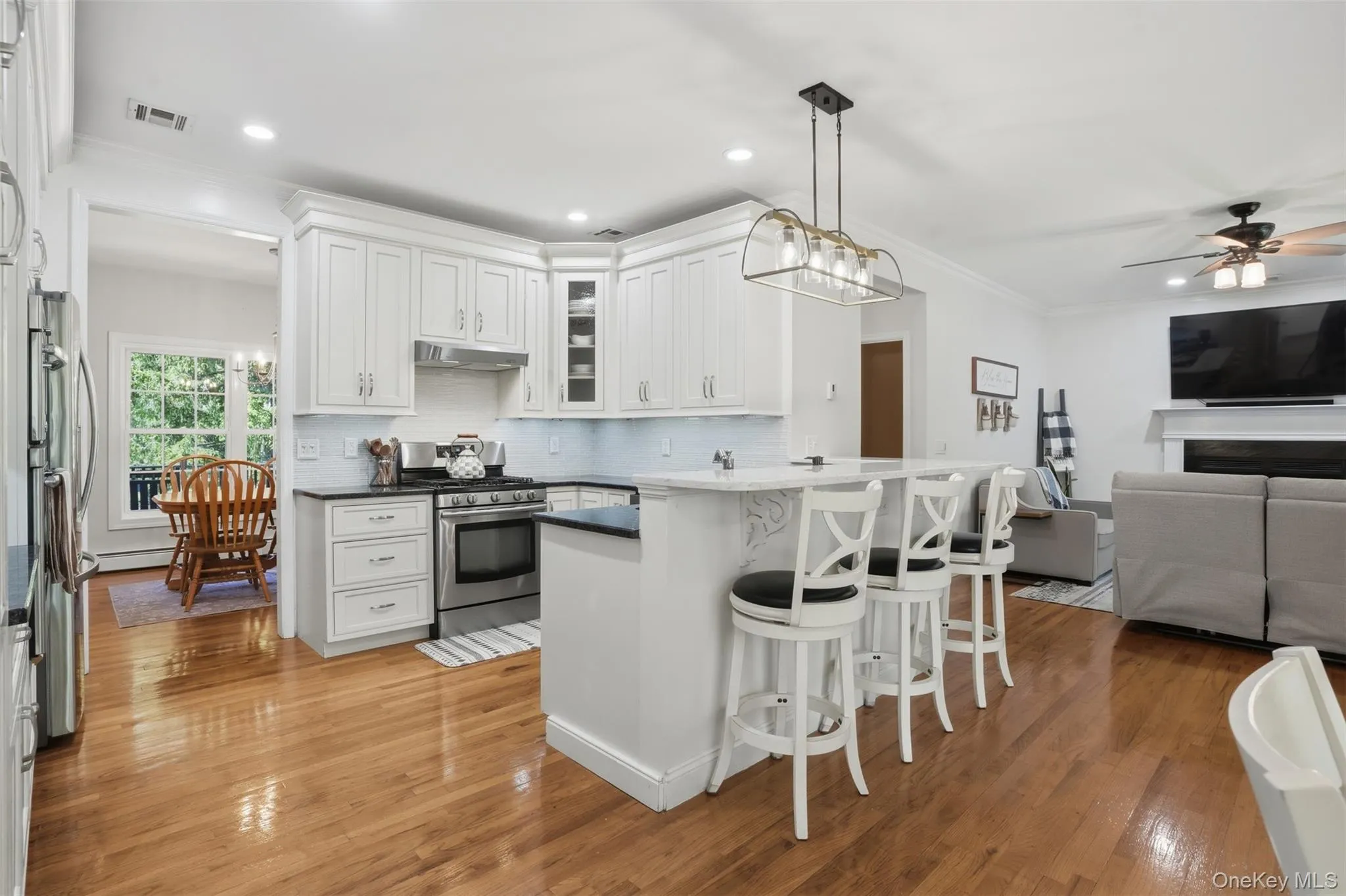 161 West Street, Warwick (town), NY, 5 Bedrooms Bedrooms, 11 Rooms Rooms,3 BathroomsBathrooms,Residential,For Rent,West,0,1003476 161 West Street, Warwick (town), NY, 5 Bedrooms Bedrooms, 11 Rooms Rooms,3 BathroomsBathrooms,Residential,For Rent,West,0,1003476