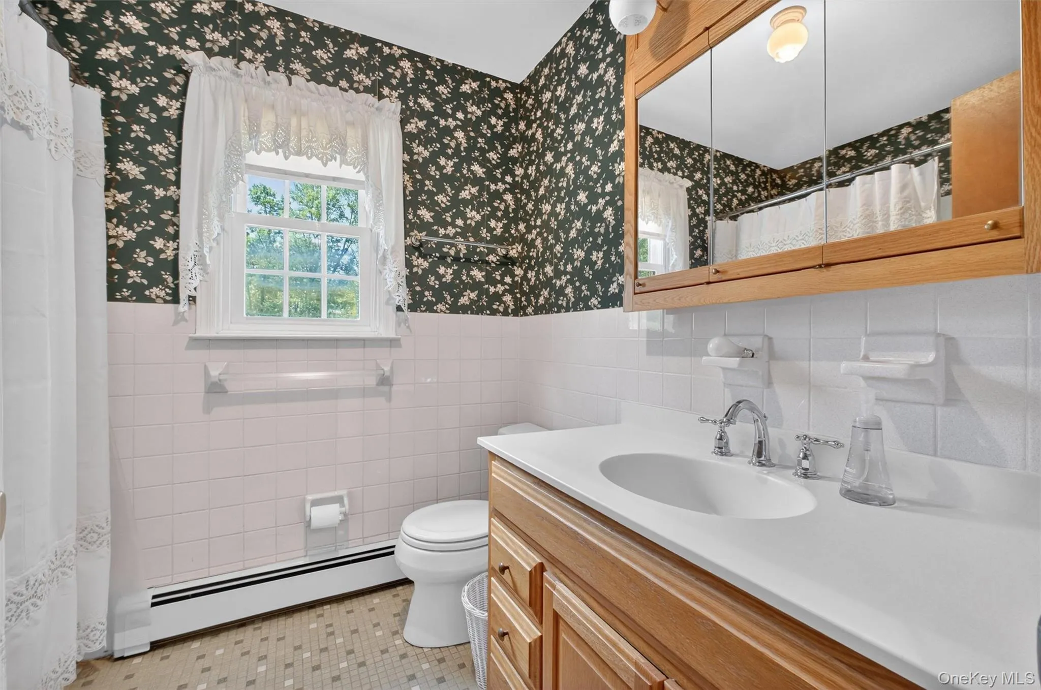 Full Hall Bath Full Hall Bath