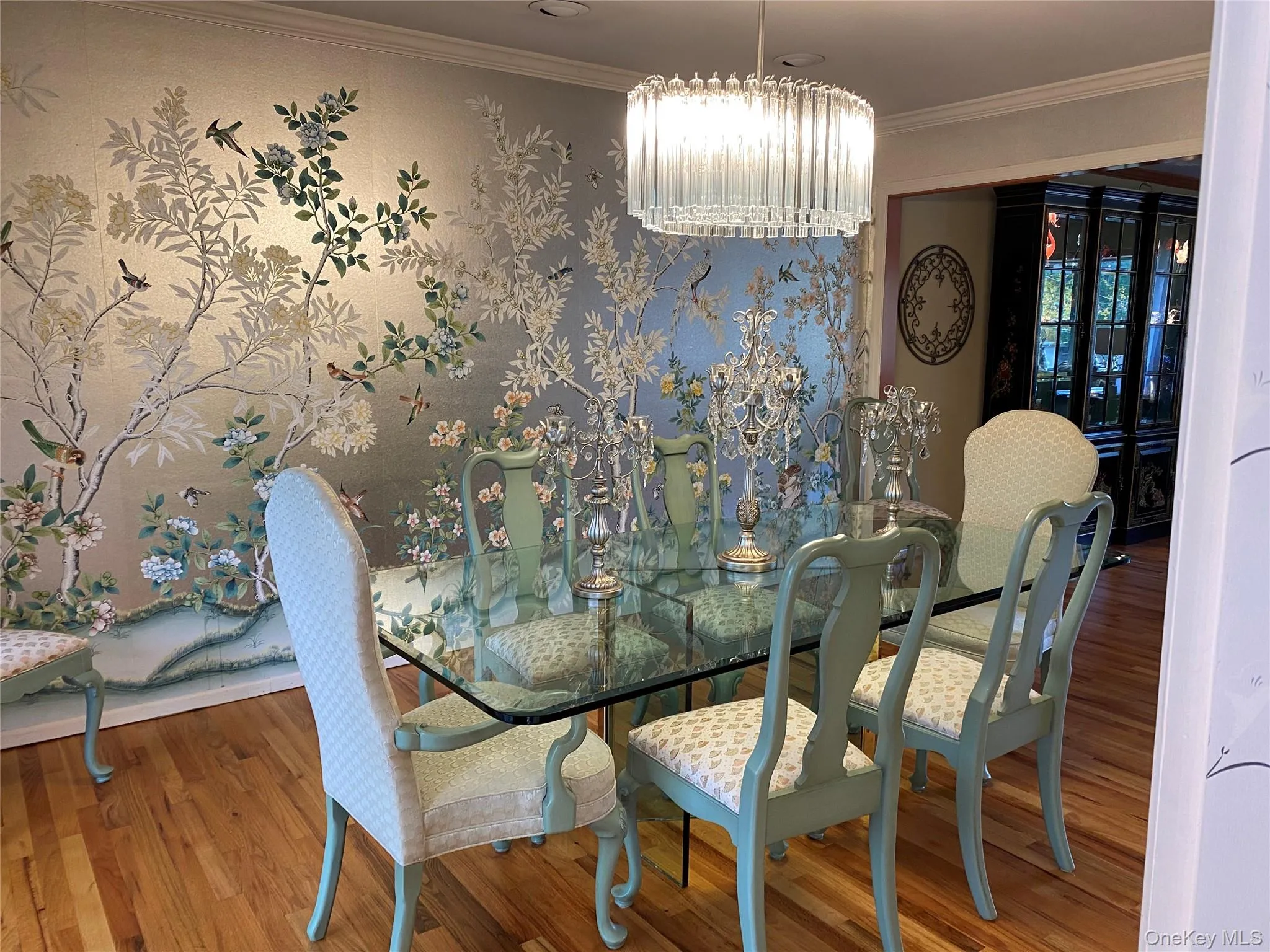 Dining space with hardwood / wood-style ornamental molding Dining space with hardwood / wood-style ornamental molding