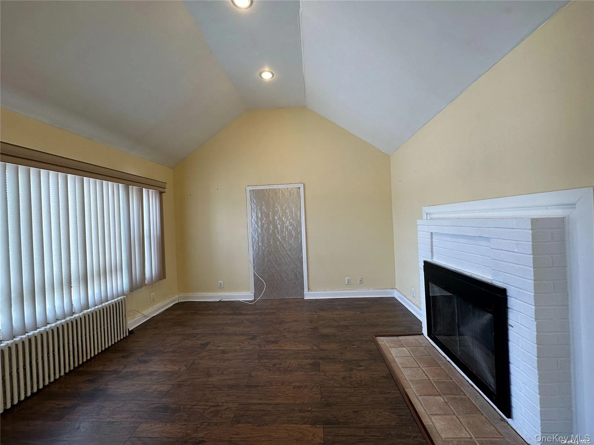 193 Woodbine Avenue, Huntington, NY, 1 Bedroom Bedrooms, 3 Rooms Rooms,1 BathroomBathrooms,Residential Lease,For Rent,Woodbine,0,1003487 193 Woodbine Avenue, Huntington, NY, 1 Bedroom Bedrooms, 3 Rooms Rooms,1 BathroomBathrooms,Residential Lease,For Rent,Woodbine,0,1003487